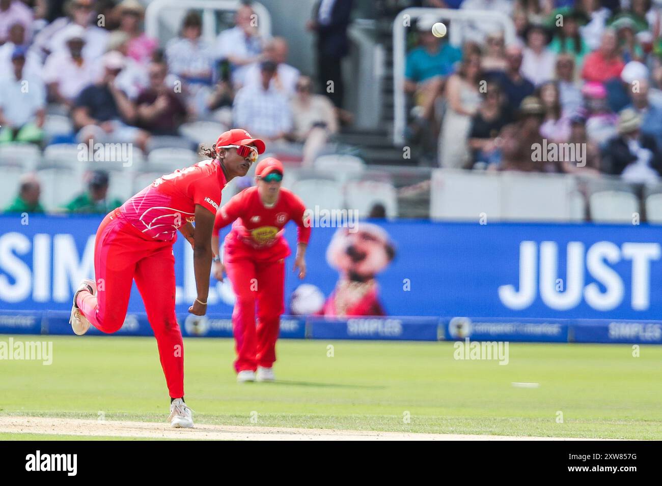 London, Großbritannien. August 2024. Hayley Matthews von Waliser Fire Bowls während des Finalspiels der Hundred Women's Final Match Walisische Fire Women vs London Spirit Women at Lords, London, Vereinigtes Königreich, 18. August 2024 (Foto: Izzy Poles/News Images) in London, Vereinigtes Königreich am 18. August 2024. (Foto: Izzy Poles/News Images/SIPA USA) Credit: SIPA USA/Alamy Live News Stockfoto