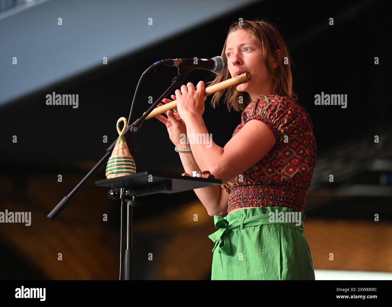 LONDON, GROSSBRITANNIEN. August 2024. King's Cross Summer Sounds feiert die brasilianische Kultur - Olayá im Coal Drops Yard, London, Großbritannien. (Quelle: Siehe Li/Picture Capital/Alamy Live News Stockfoto