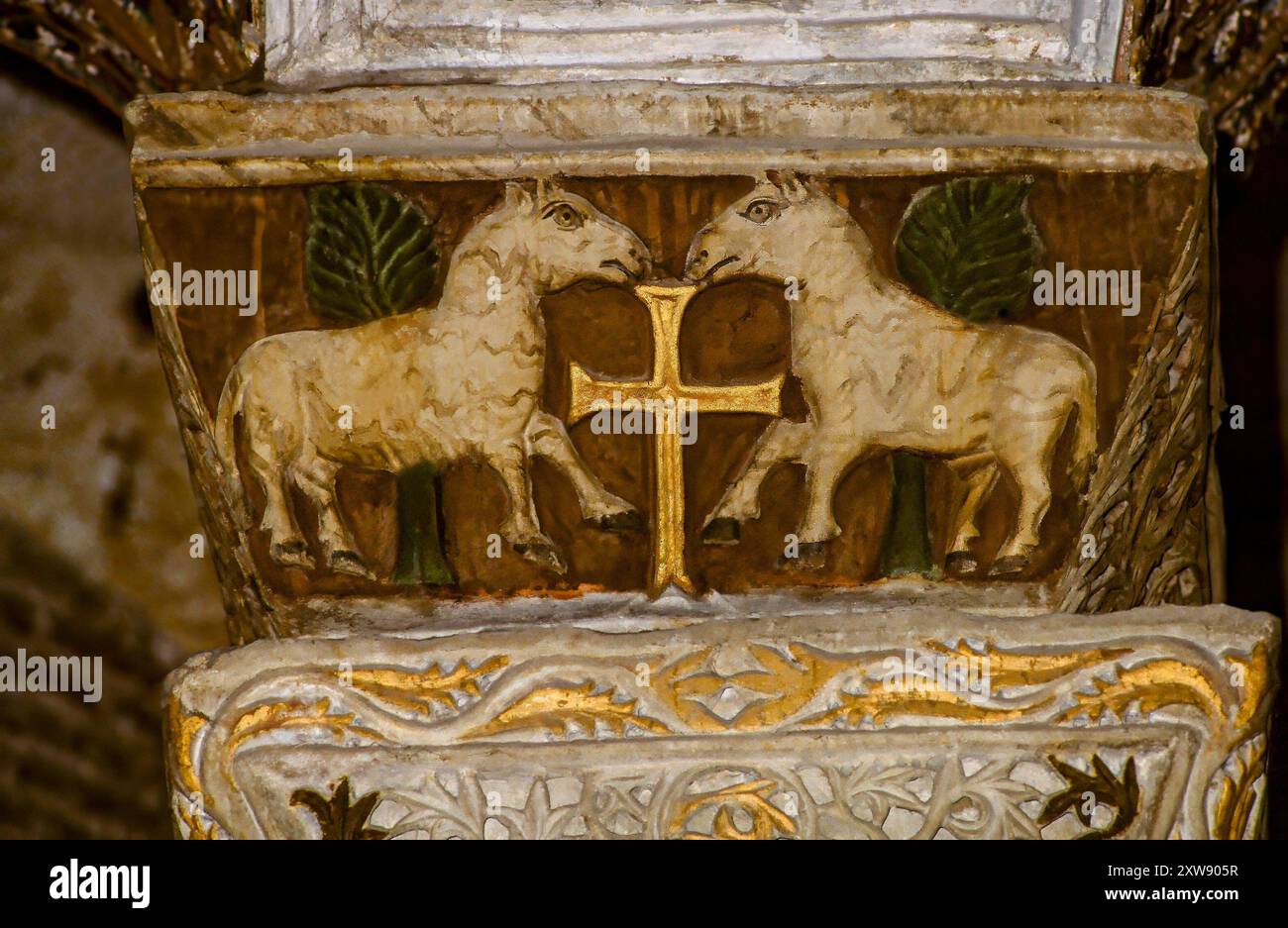 Das Innere der Basilika San Vitale mit wichtigen Beispielen frühchristlicher byzantinischer Kunst und Architektur. Ravenna. Italien Stockfoto