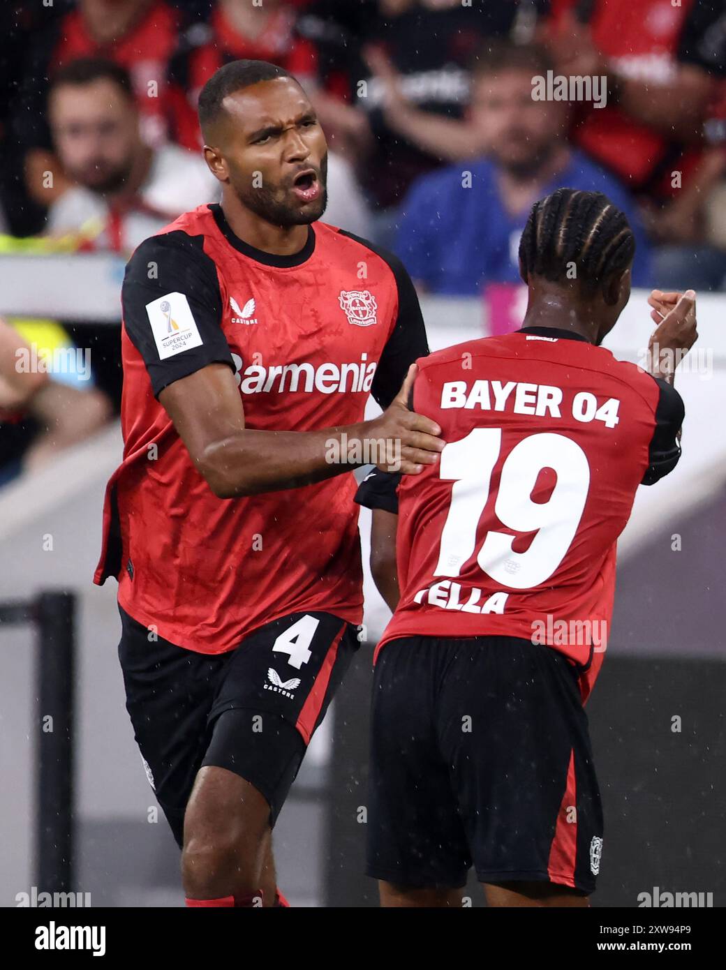 LEVERKUSEN, DEUTSCHLAND - 17. AUGUST: Jonathan Tah von Bayer Leverkusen reagiert beim DFL Supercup 2024 Spiel zwischen Bayer 04 Leverkusen und VfB Stuttgart am 17. August 2024 in Leverkusen. © diebilderwelt / Alamy Stock Stockfoto