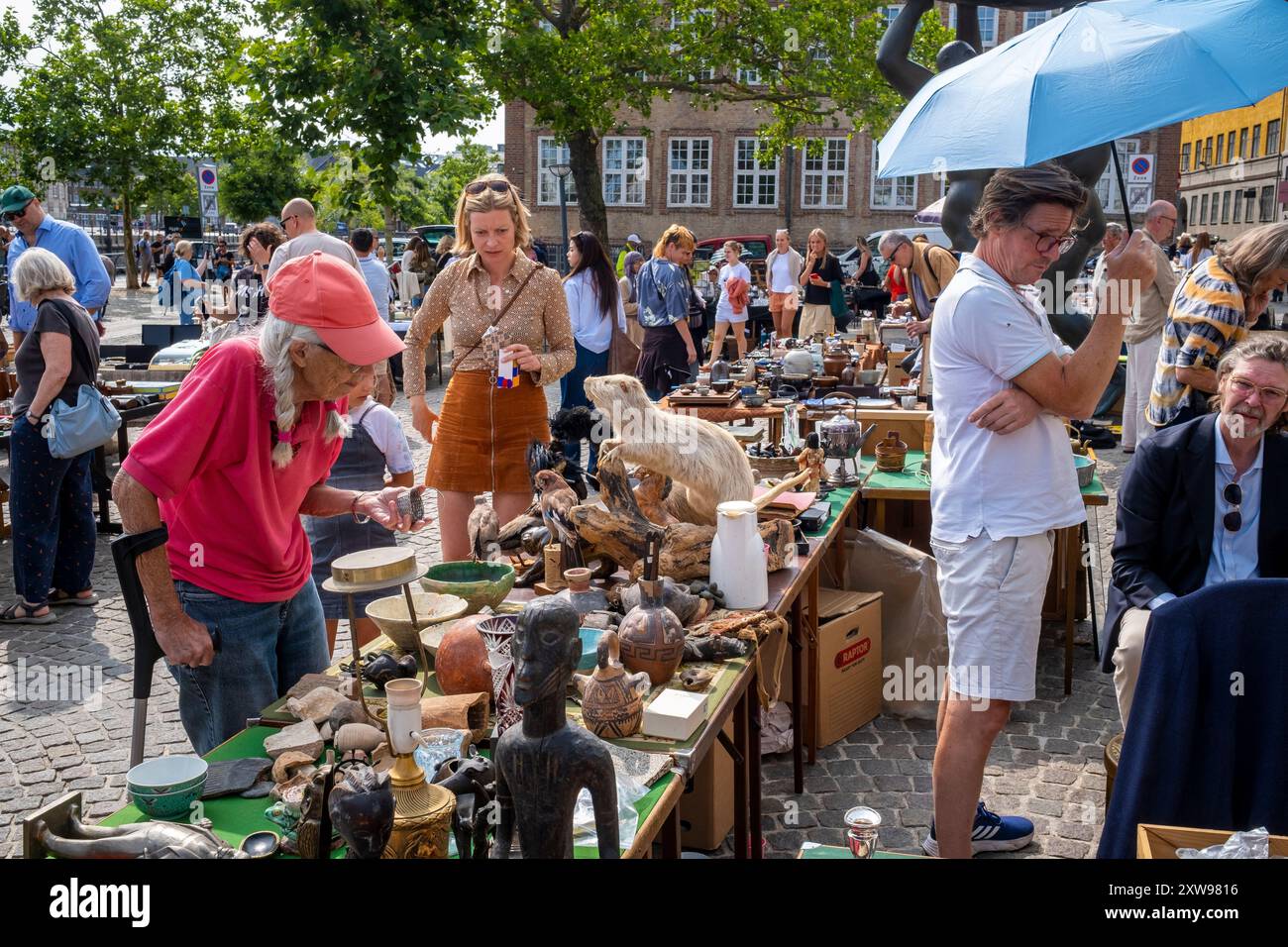 Ein skurriler Antiquitätenmarkt im Freien in Kopenhagen, Dänemark Stockfoto