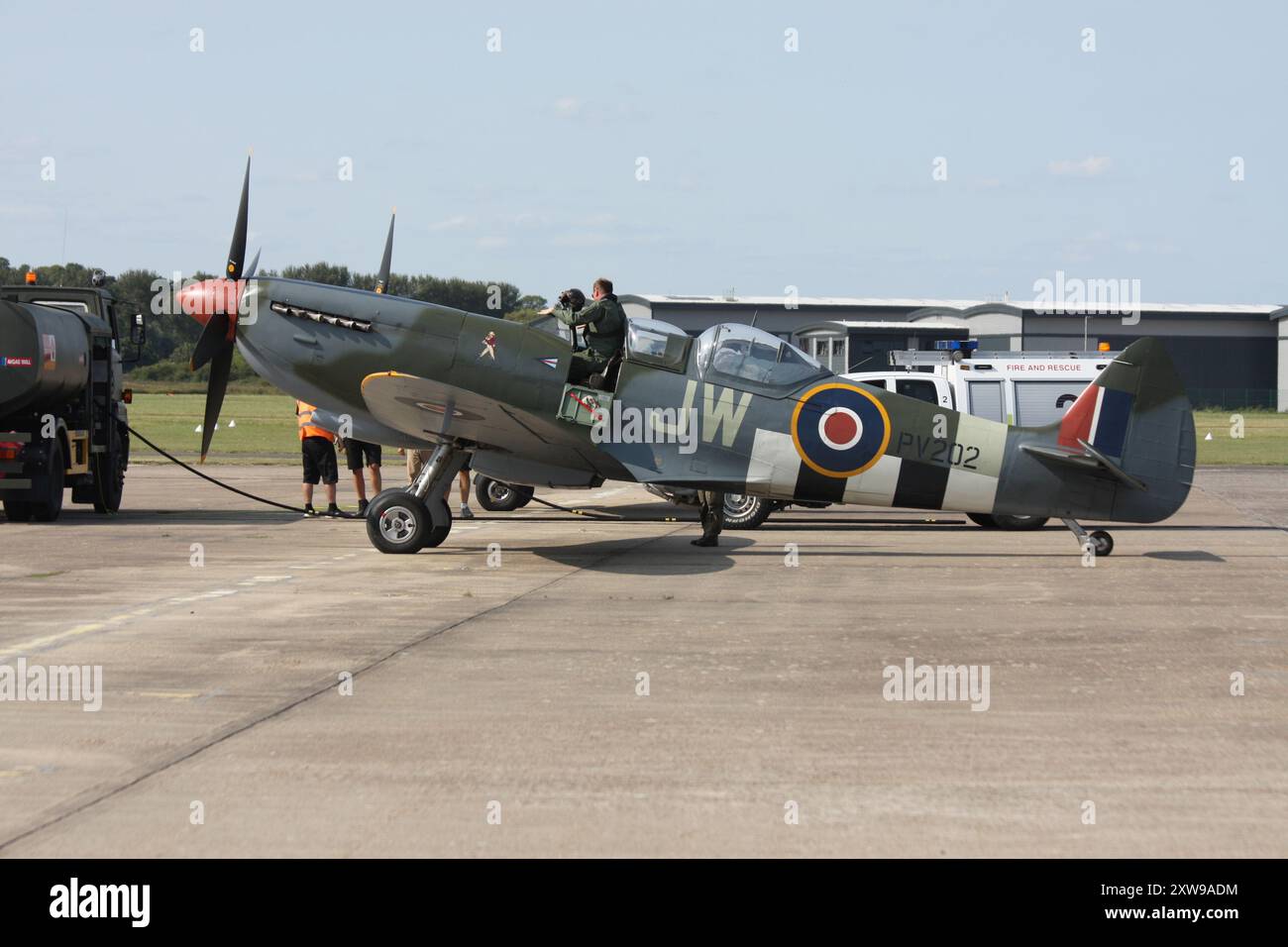 Ein Supermarine Spitfire Mk IX/T Umbau mit zwei Sitzplätzen am Brighton City Airport Stockfoto