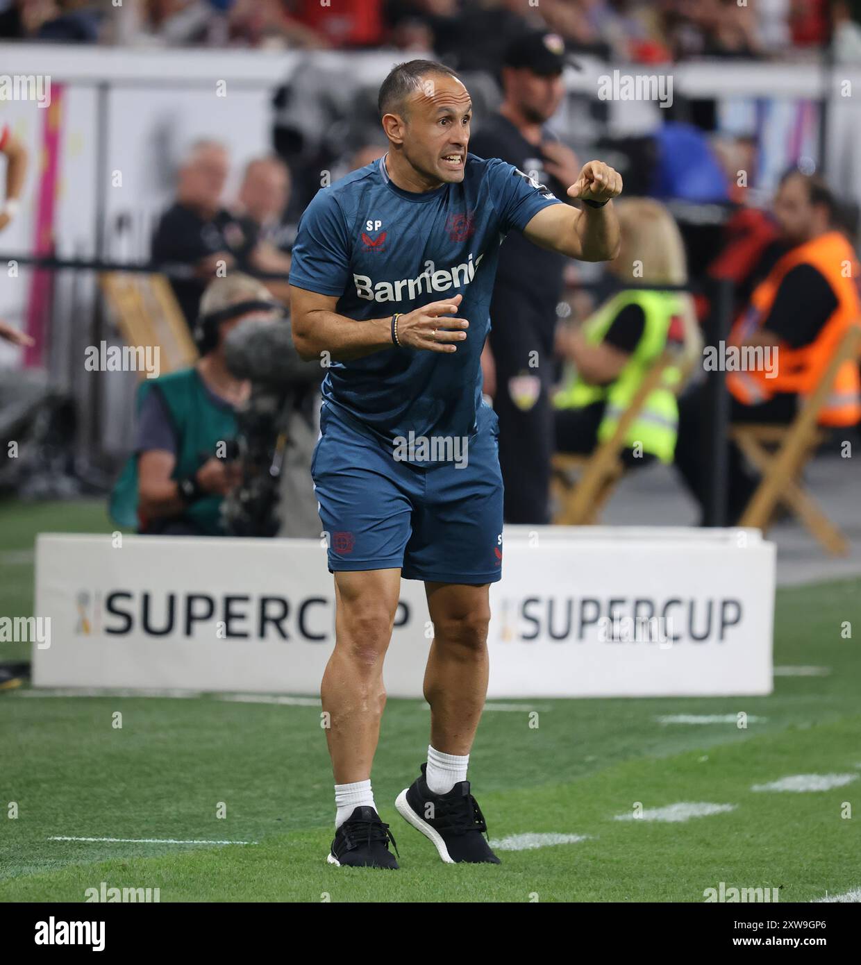 Assistenztrainer Sebastian Parrilla (Leverkusen), Leverkusen, Deutschland. August 2024. Supercup, Bayer 04 Leverkusen - VfB Stuttgart. Quelle: Jürgen Schwarz/Alamy Live News Stockfoto
