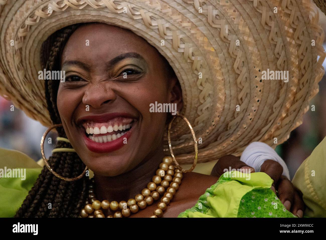 Cali, Kolumbien. August 2024. Die Teilnehmer nehmen am 16. August 2024 am Petronio Alvarez Festival in Cali, Kolumbien, Teil. Foto: Sebastian Marmolejo/Long Visual Press Credit: Long Visual Press/Alamy Live News Stockfoto