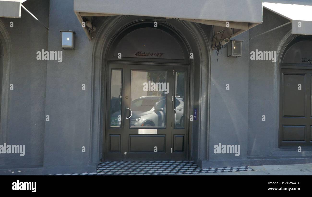 West Hollywood, Kalifornien, USA 18. August 2024 Craig's Restaurant in 8826 Melrose Avenue am 18. August 2024 in West Hollywood, Kalifornien, USA. Zu den Kunden gehören: Cher, Kit Harrington, Brad Pitt, Lady Gaga, Jennifer Lopez, Harry Styles, Emma Stone, Leonardo DiCaprio, Ryan Phillippe, Rod Stewart, Cedric Der Entertainer, Lea Michelle, Jennifer Lawrence, Charlize Theron, Jennifer Aniston, Christina Aguilera, Tatum O'Neal, Bryan Cranston, Sidney Poitier, Kylie Jenner, Kris Jenner, Ben Affleck, Lisa Kudrow, Diane Lane, Helen Hunt, Kate Beckinsale, Kate Hudson, Jane Fonda, Sofia Vergara, Ellen Degen Stockfoto