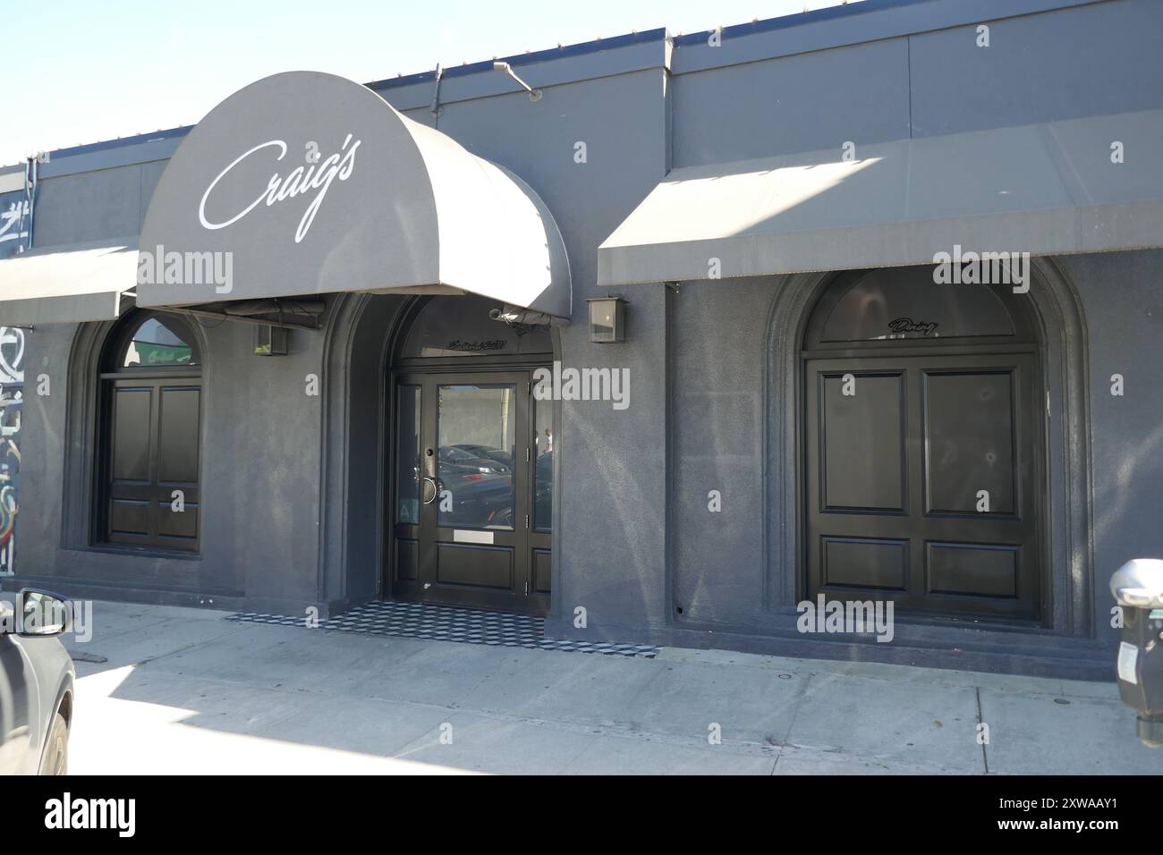 West Hollywood, Kalifornien, USA 18. August 2024 Craig's Restaurant in 8826 Melrose Avenue am 18. August 2024 in West Hollywood, Kalifornien, USA. Zu den Kunden gehören: Cher, Kit Harrington, Brad Pitt, Lady Gaga, Jennifer Lopez, Harry Styles, Emma Stone, Leonardo DiCaprio, Ryan Phillippe, Rod Stewart, Cedric Der Entertainer, Lea Michelle, Jennifer Lawrence, Charlize Theron, Jennifer Aniston, Christina Aguilera, Tatum O'Neal, Bryan Cranston, Sidney Poitier, Kylie Jenner, Kris Jenner, Ben Affleck, Lisa Kudrow, Diane Lane, Helen Hunt, Kate Beckinsale, Kate Hudson, Jane Fonda, Sofia Vergara, Ellen Degen Stockfoto