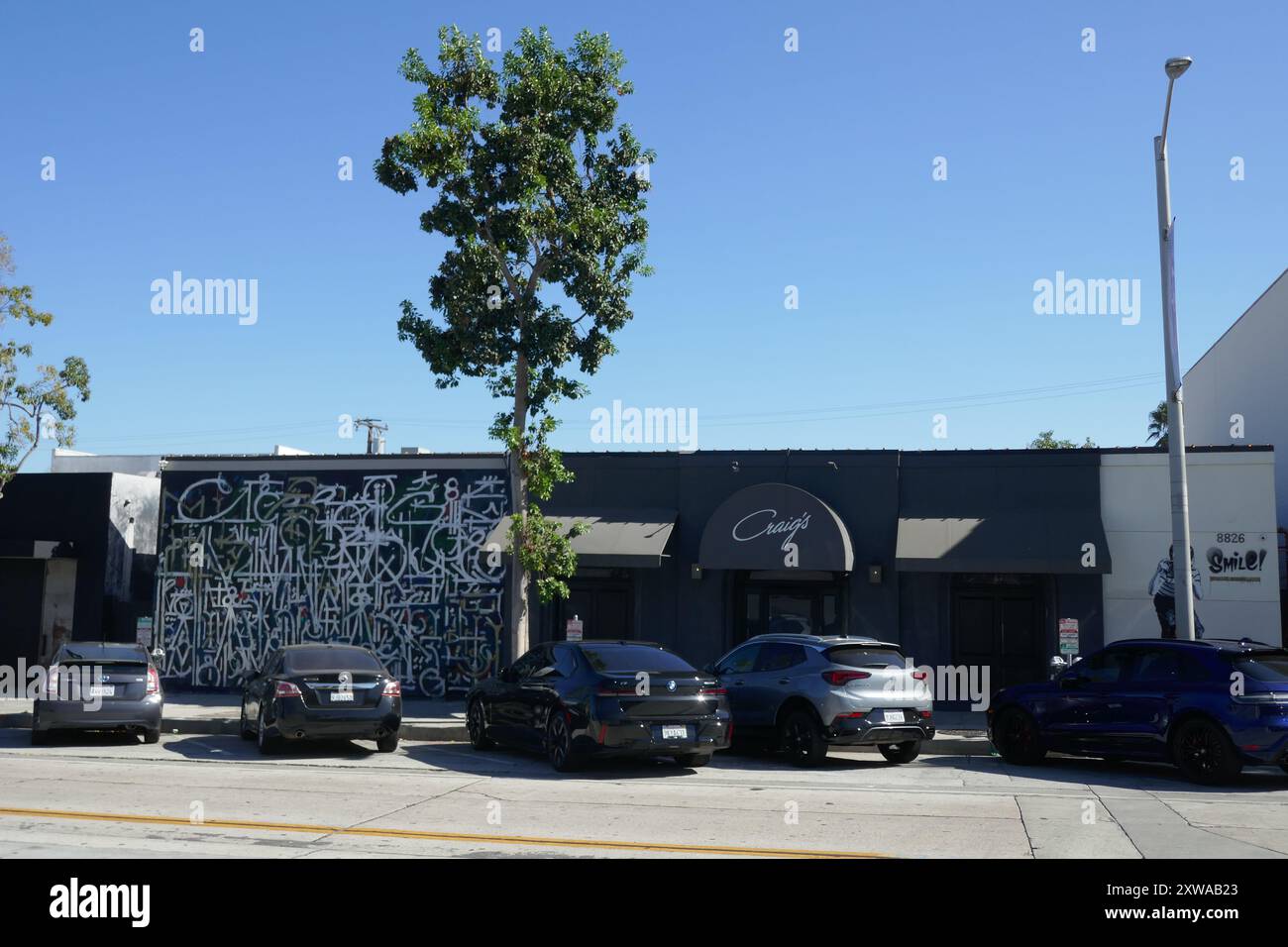 West Hollywood, Kalifornien, USA 18. August 2024 Craig's Restaurant in 8826 Melrose Avenue am 18. August 2024 in West Hollywood, Kalifornien, USA. Zu den Kunden gehören: Cher, Kit Harrington, Brad Pitt, Lady Gaga, Jennifer Lopez, Harry Styles, Emma Stone, Leonardo DiCaprio, Ryan Phillippe, Rod Stewart, Cedric Der Entertainer, Lea Michelle, Jennifer Lawrence, Charlize Theron, Jennifer Aniston, Christina Aguilera, Tatum O'Neal, Bryan Cranston, Sidney Poitier, Kylie Jenner, Kris Jenner, Ben Affleck, Lisa Kudrow, Diane Lane, Helen Hunt, Kate Beckinsale, Kate Hudson, Jane Fonda, Sofia Vergara, Ellen Degen Stockfoto