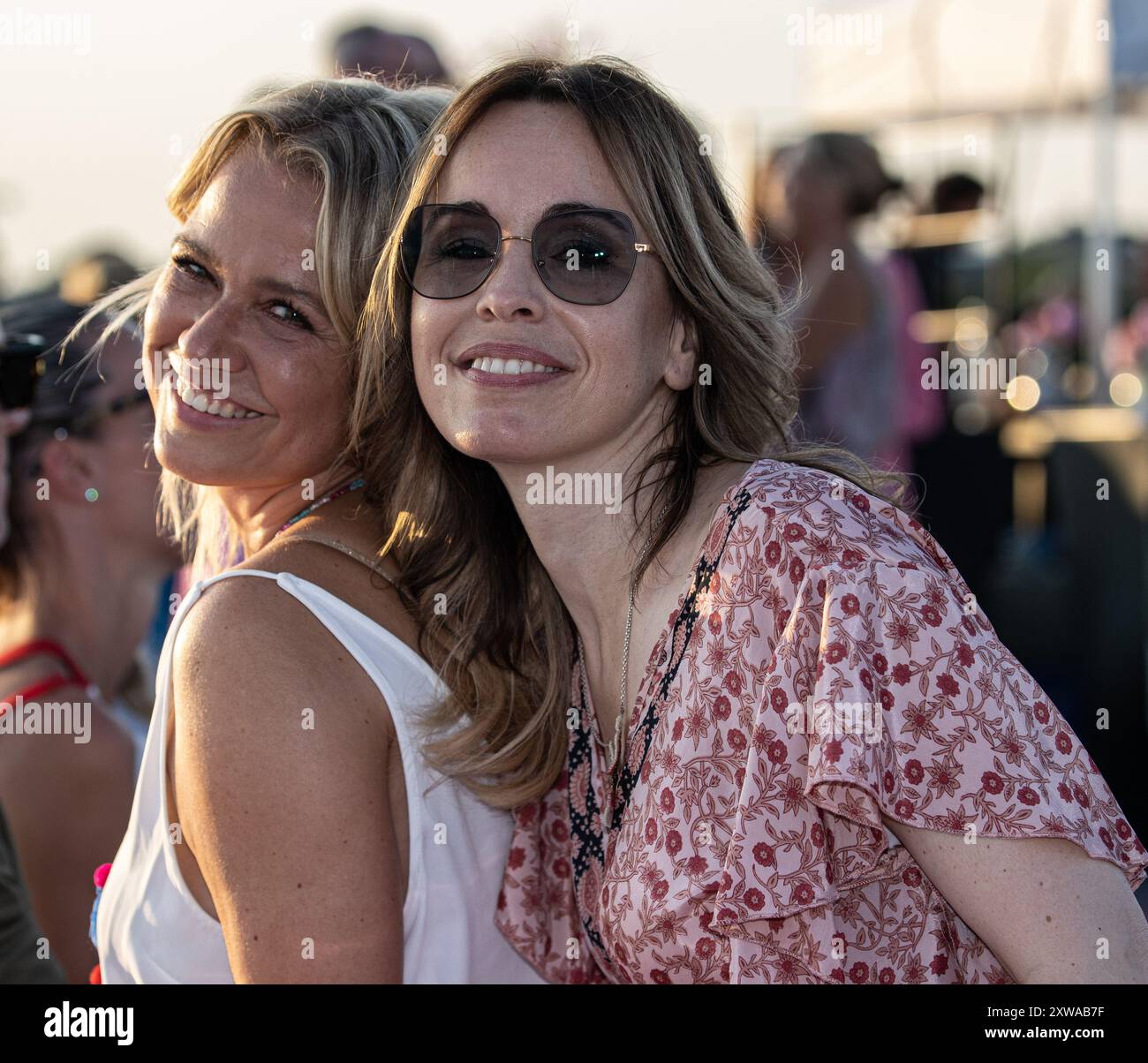 23.07.2022. Düsseldorf. Fashion Festival, Riani Cruise 2022 auf dem Partyschiff Blue Rhapsody. Hier: Nova Meierhenrich, Mareike Fell. Stockfoto
