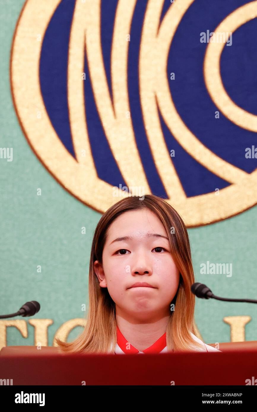 Tokio, Japan. August 2024. Der Pariser Olympiasieger Coco YOSHIZAWA nimmt an einer Pressekonferenz im Japan National Press Club in Tokio Teil. Nachdem Yoshizawa 2024 in Paris die Gold-Medaille der Skateboarding-Frauen gewonnen hatte, nahm sie an einer Pressekonferenz in Tokio Teil. (Kreditbild: © Rodrigo Reyes Marin/ZUMA Press Wire) NUR REDAKTIONELLE VERWENDUNG! Nicht für kommerzielle ZWECKE! Stockfoto