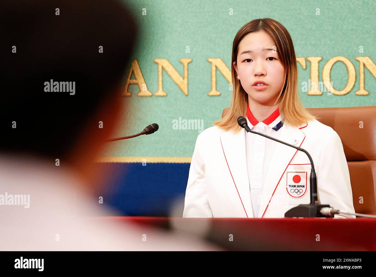 Tokio, Japan. August 2024. Der Pariser Olympiasieger Coco YOSHIZAWA spricht während einer Pressekonferenz im Japan National Press Club in Tokio. Nachdem Yoshizawa 2024 in Paris die Gold-Medaille der Skateboarding-Frauen gewonnen hatte, nahm sie an einer Pressekonferenz in Tokio Teil. (Kreditbild: © Rodrigo Reyes Marin/ZUMA Press Wire) NUR REDAKTIONELLE VERWENDUNG! Nicht für kommerzielle ZWECKE! Stockfoto