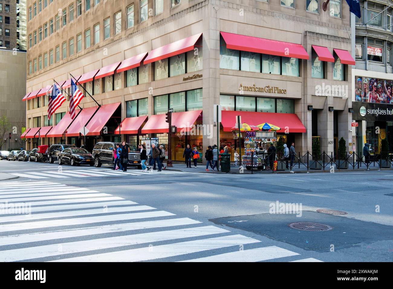 American Girl Place American Girl Place in der 5th Avenue, Manhattan. New York City, USA. New York City 5th Av, Manhattan New York Vereinigte Staaten von Amerika Copyright: XGuidoxKoppesxPhotox Stockfoto