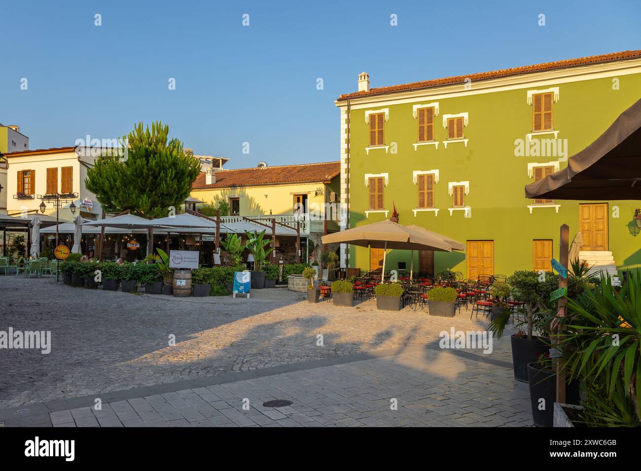 Vlorë ist eine der bedeutendsten Städte Südalbaniens und die Region Labëria, die traditionell für ihre Kultur, Traditionen und bekannt ist Stockfoto