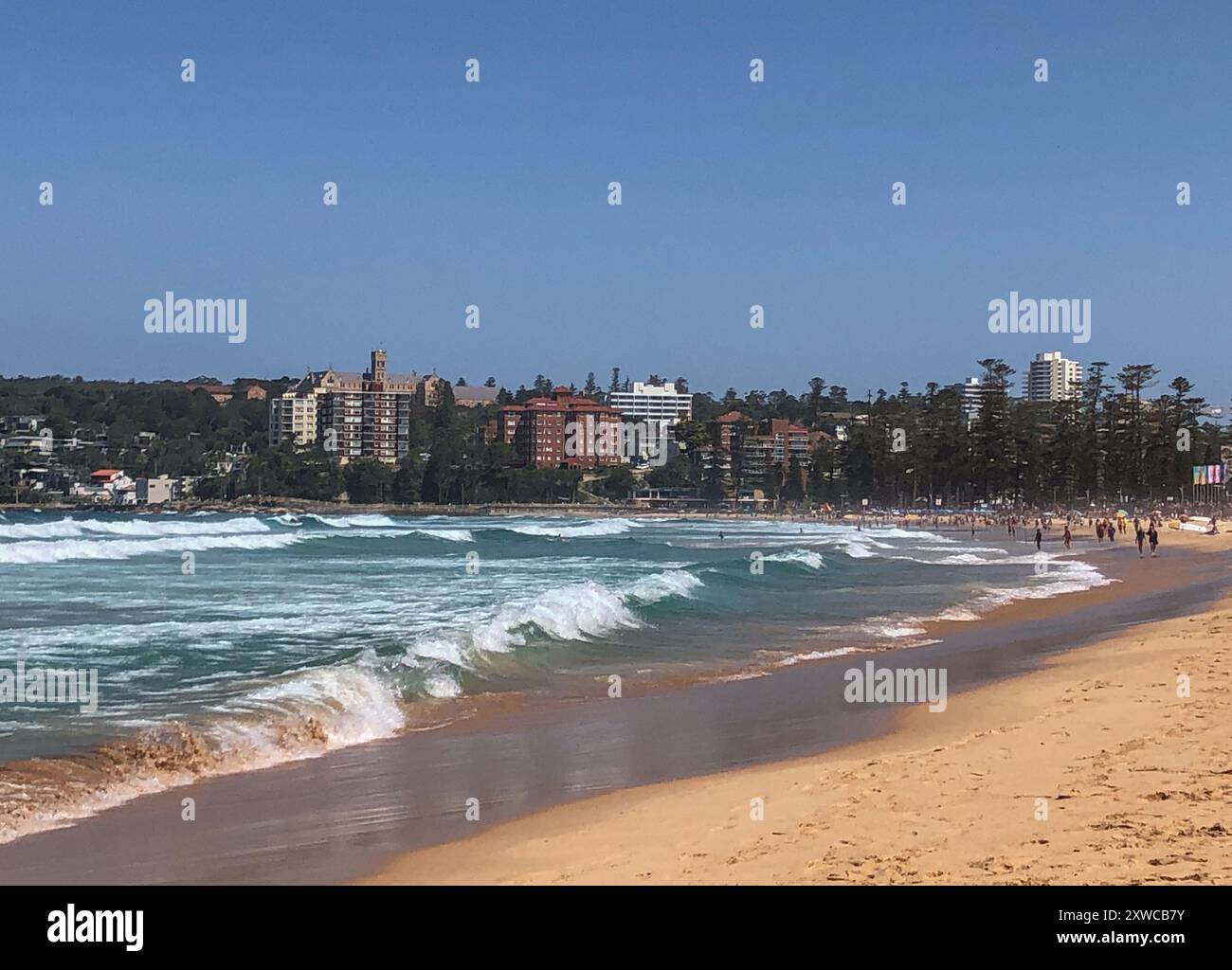 Ozeanwellen am Manly Beach, Australien Stockfoto