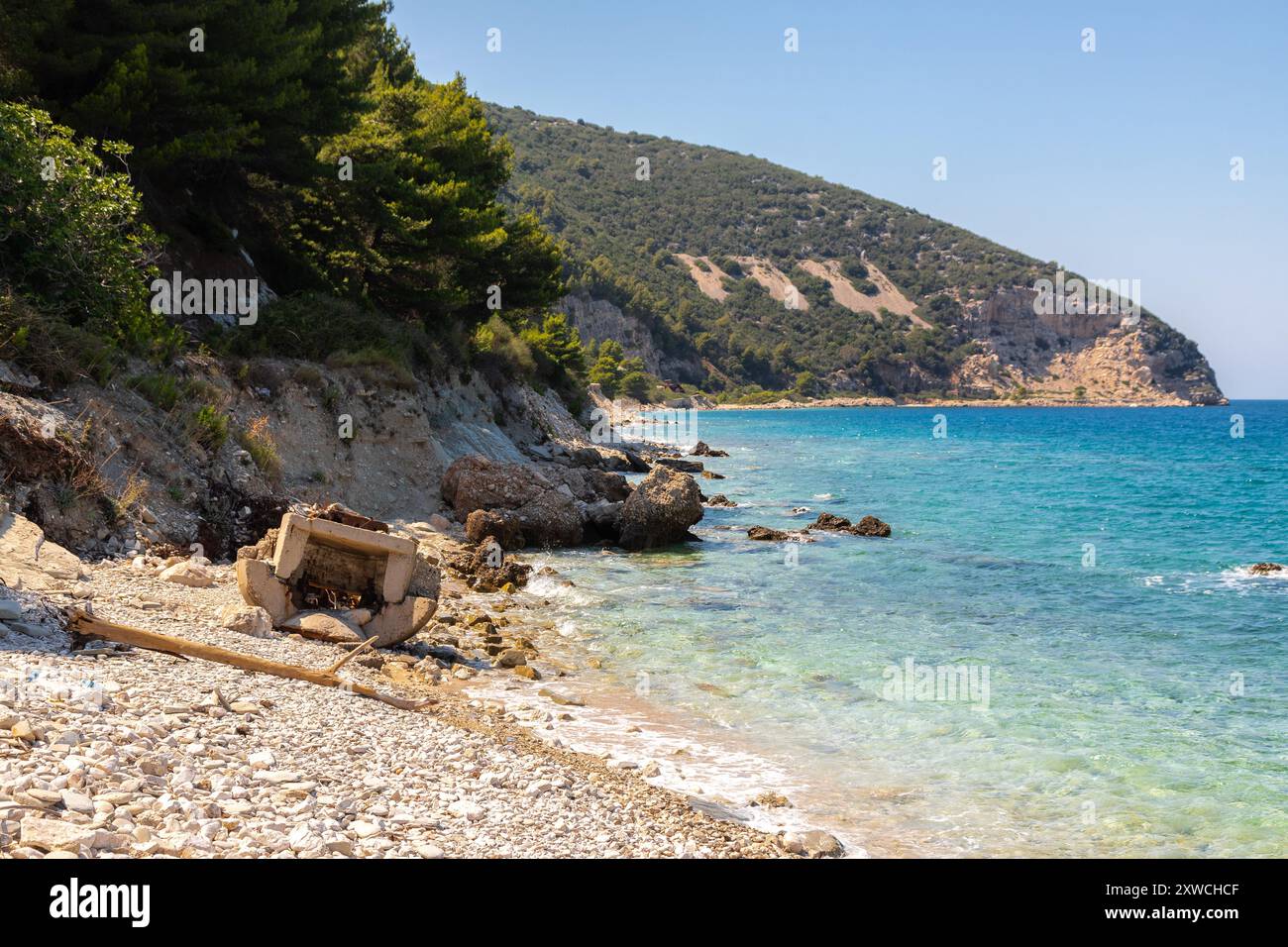 Sazan ist eine albanische unbewohnte Insel im Mittelmeer. Wir sind die größte Insel Albaniens und es war ein ausgewiesener militärischer Ausgrenzungszo Stockfoto