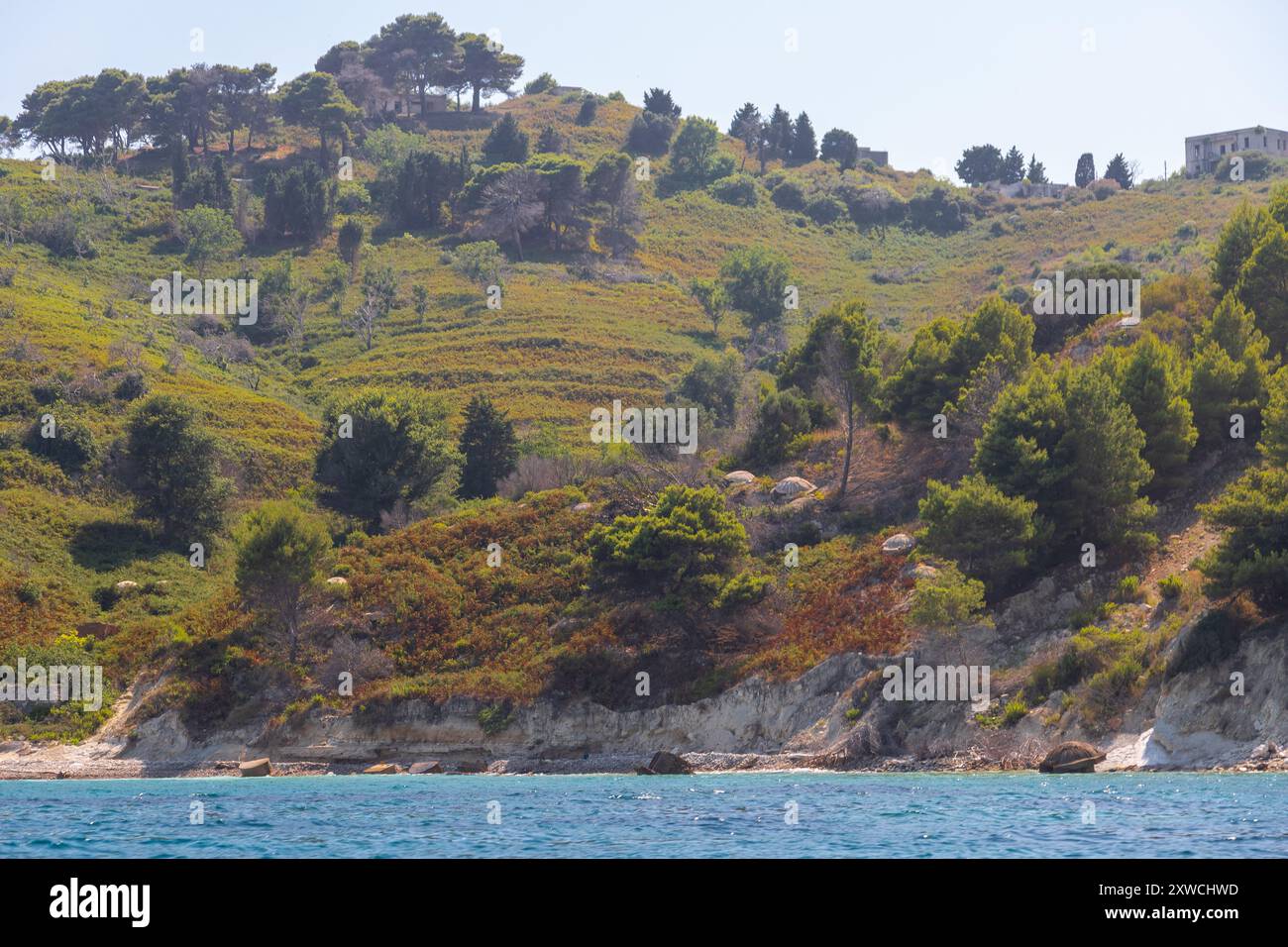 Sazan ist eine albanische unbewohnte Insel im Mittelmeer. Wir sind die größte Insel Albaniens und es war ein ausgewiesener militärischer Ausgrenzungszo Stockfoto