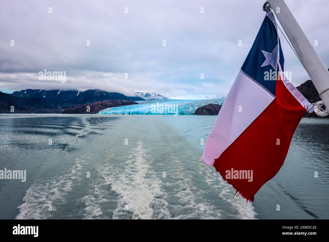 Flagge von Chile auf dem Boot nach Glacier Gray, Chile Stockfoto