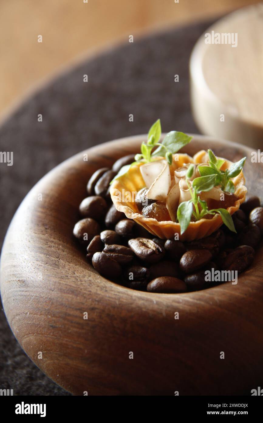 Makellose Präsentation der Speisen im gehobenen Restaurant in Frankreich Stockfoto