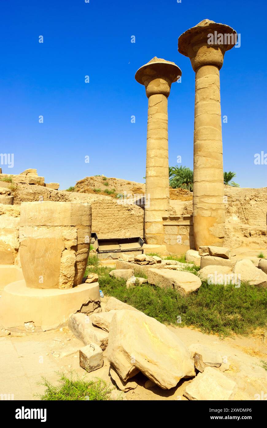 Ruinen im Karnak Tempelkomplex - Luxor, Oberägypten Stockfoto