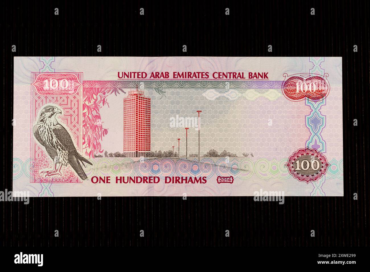 Gebäude des Dubai World Trade Centre, Porträt der Vereinigten Arabischen Emirate 100-Dirhams-Banknote. Stockfoto