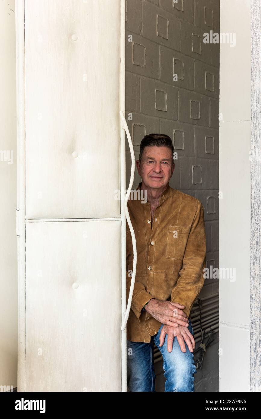 Gareth Devonald Smith, britischer Künstler und Bildhauer in seinem Studio im Südwesten Londons Stockfoto