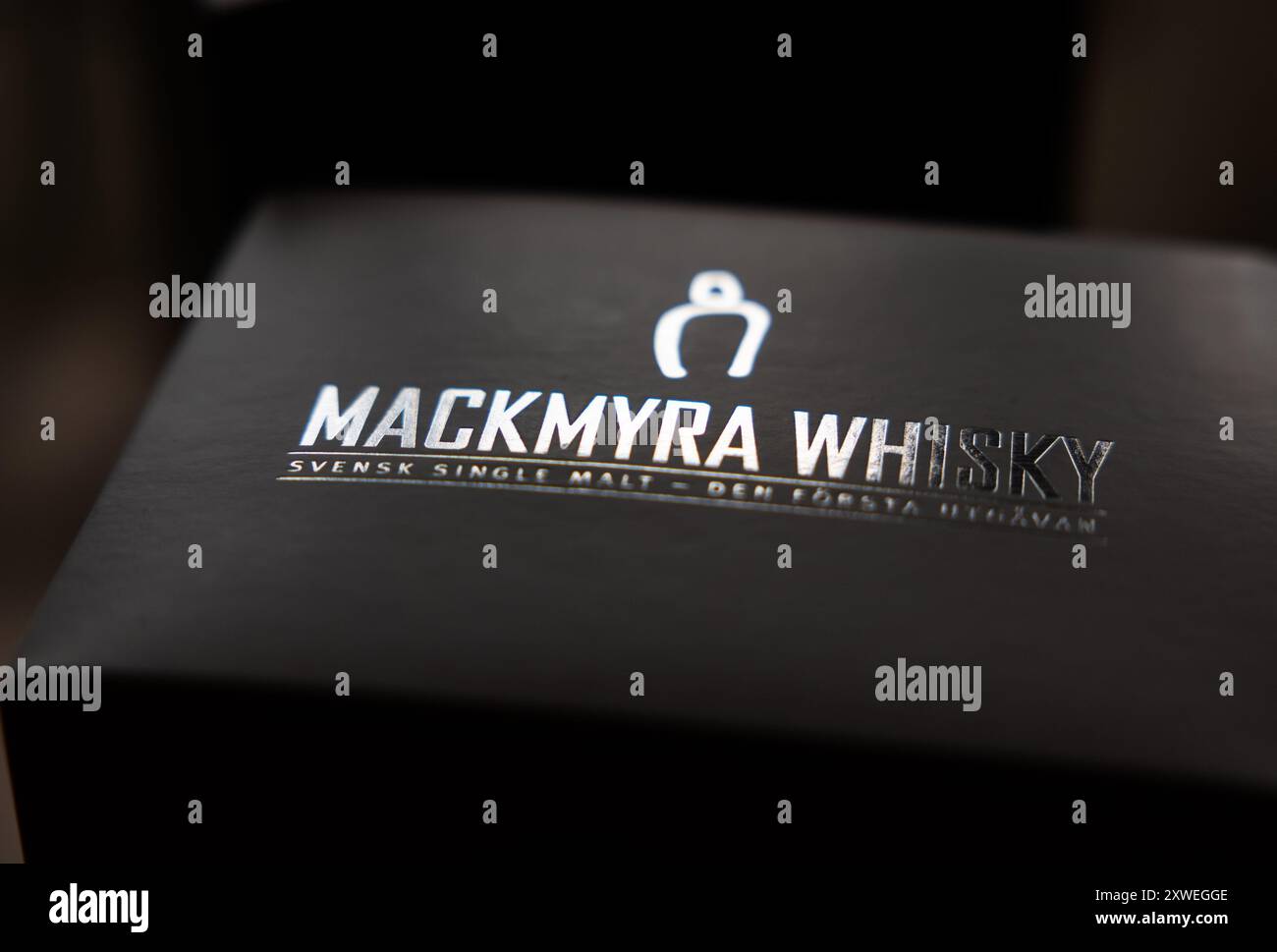 Mackmyra, der schwedische Whiskyhersteller, meldet trotz Umstrukturierungen und Personalabbau nach finanziellen Schwierigkeiten den Konkurs an. Mackmyra Whisky ist eine schwedische Single Malt Whisky Destillerie. Sie ist nach dem Dorf und dem Herrenhaus Mackmyra benannt, wo die erste Destillerie im Wohnviertel Valbo, südwestlich von Gävle, Schweden, gegründet wurde. Stockfoto