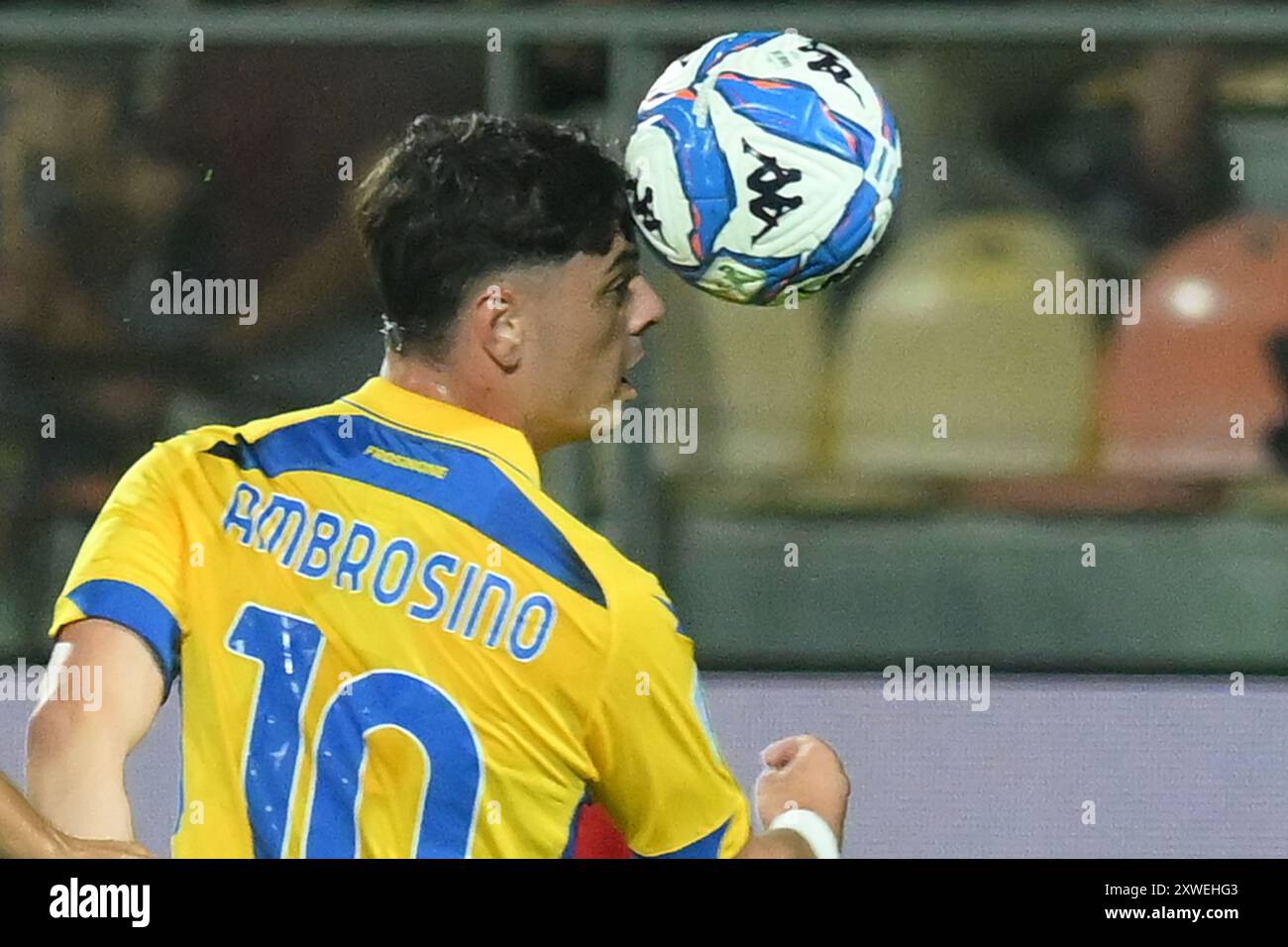 Frosinone, Italien. August 2024. Giuseppe Ambrosino von Frosinone Calcio in Aktion während der Serie BKT zwischen Frosinonne Calcio und Sampdoria UC im Benito Stirpe Stadium am 18. August 2024 in Frosinone, italien (Foto: Agostino Gemito/Pacific Press) Credit: Pacific Press Media Production Corp./Alamy Live News Stockfoto