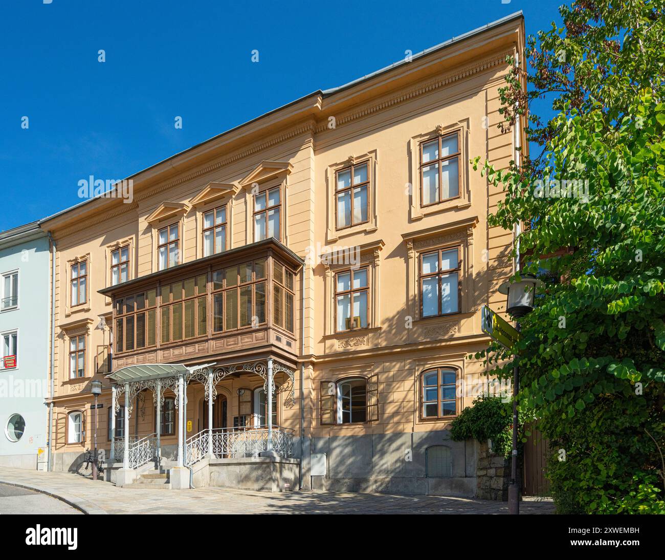 Linz, Österreich. August 2024. Ein altes Gebäude im Stadtzentrum Stockfoto