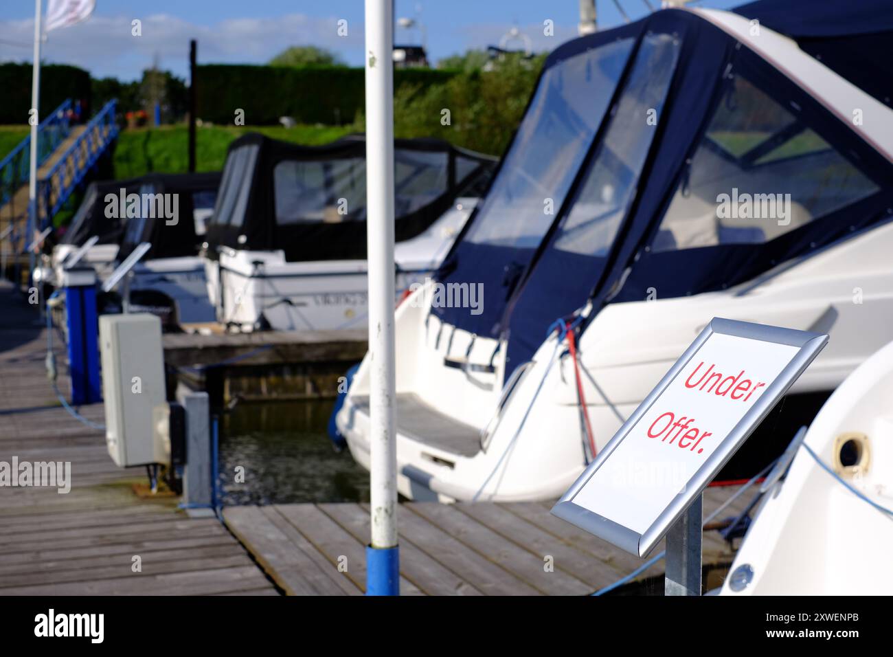 Boote zum Verkauf in Upton Marina in Upton-upon-Severn, Worcestershire, Großbritannien Stockfoto