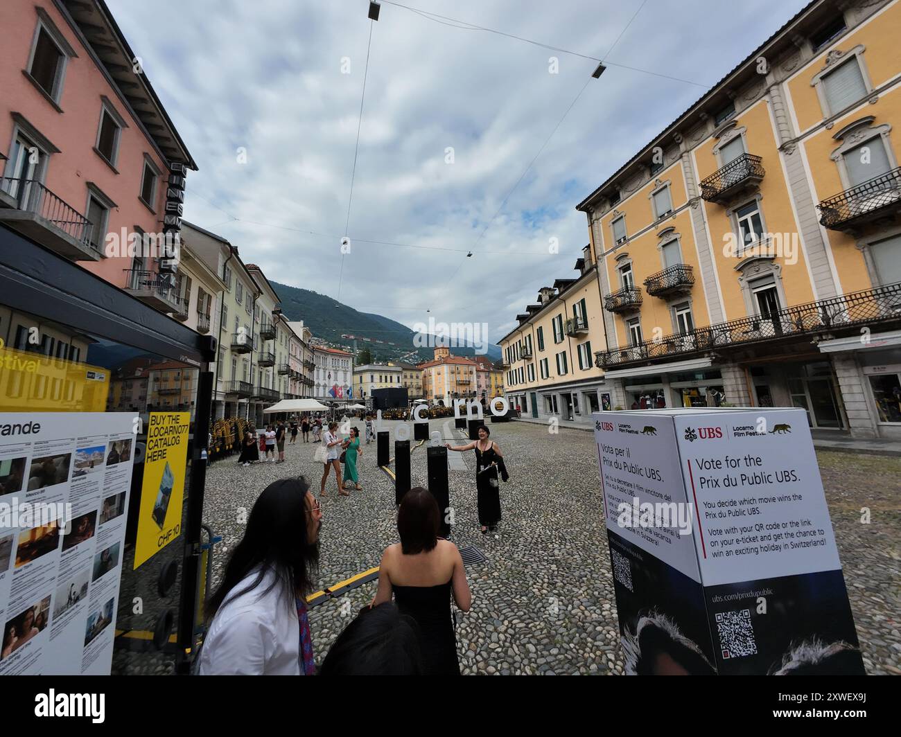 LOCARNO, SCHWEIZ - 15. AUGUST 2024: 77. Ausgabe des Internationalen Filmfestivals Locarno auf dem Hauptplatz Piazza Grande Stockfoto