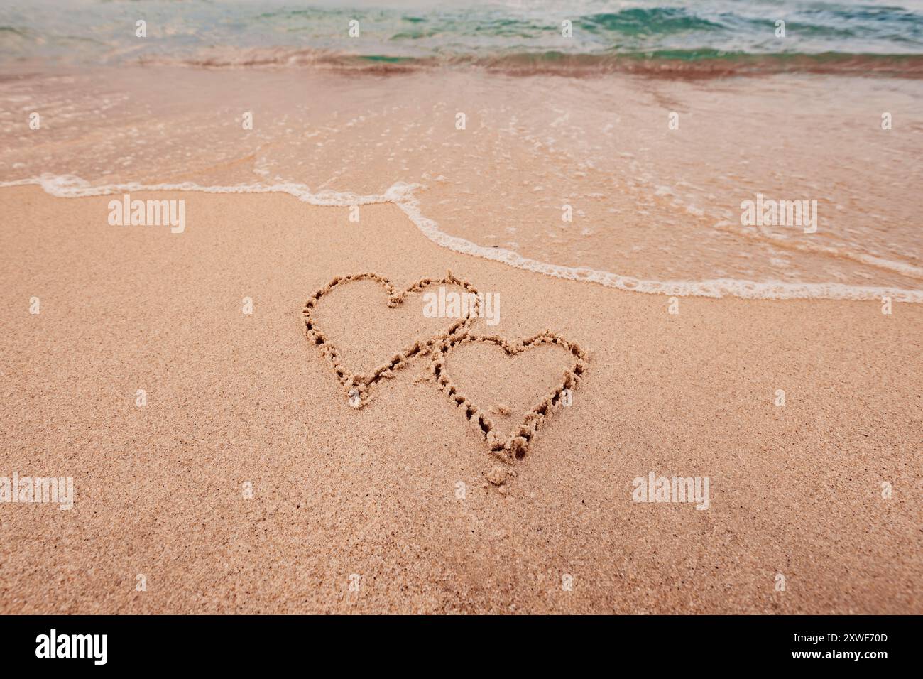 Die Inschrift Ich liebe dich am Meer mit Palmen Stockfoto