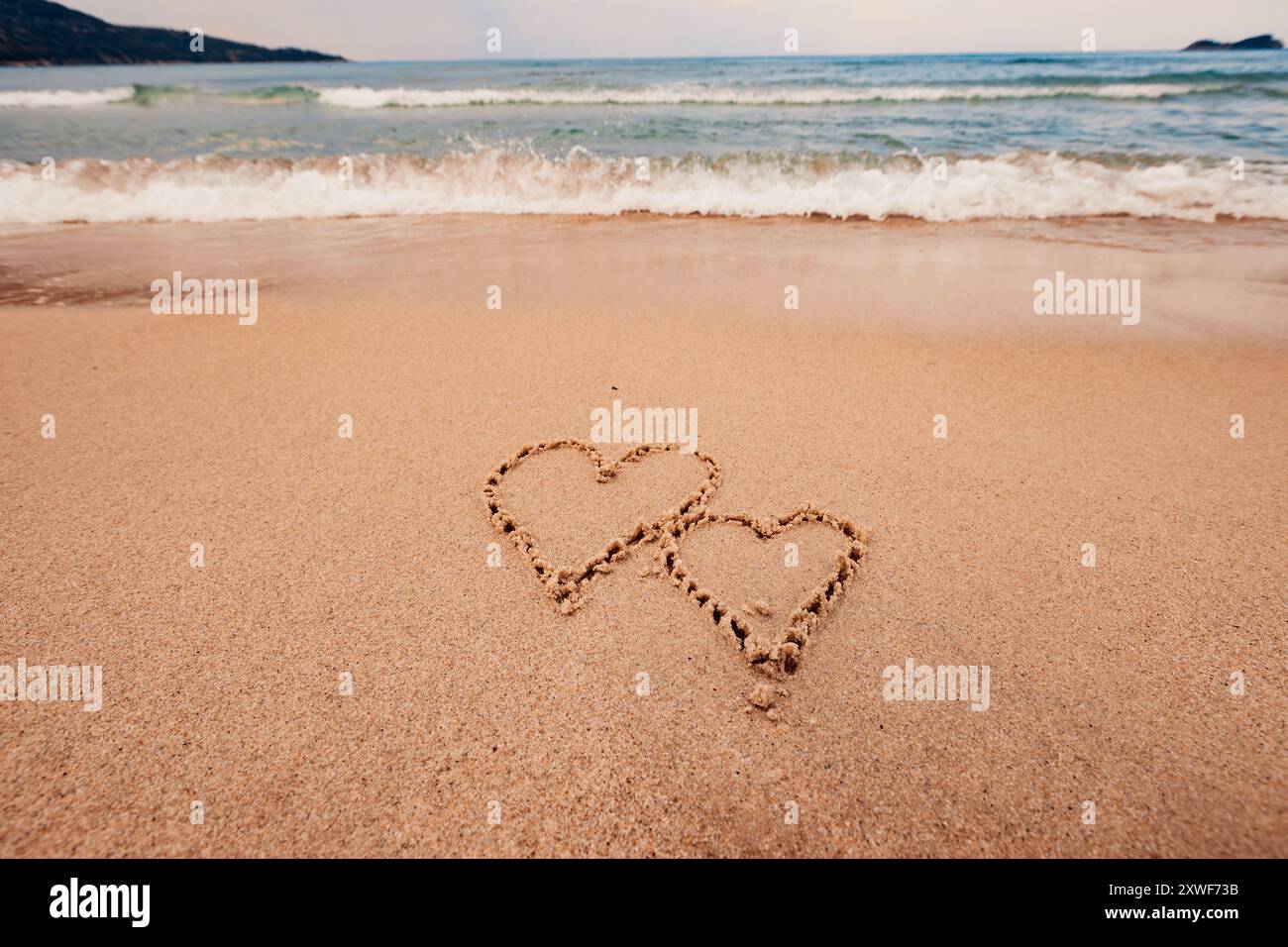 Die Inschrift Ich liebe dich am Meer mit Palmen Stockfoto