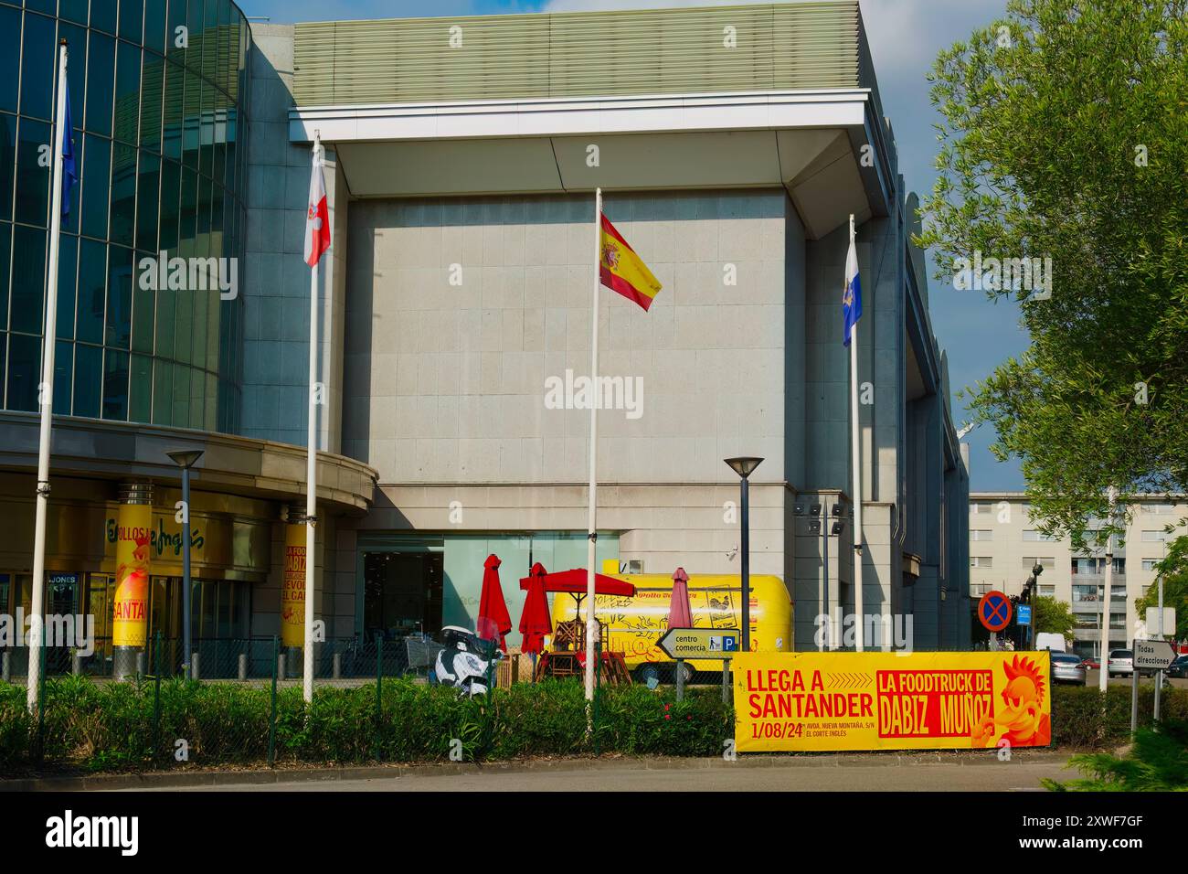 Pollos Munoz Foodtruck des berühmten spanischen Michelin-Sternekochs Dabiz Munoz im Kaufhaus El Corte Ingles August 2024 Santander Cantabria Spanien Stockfoto