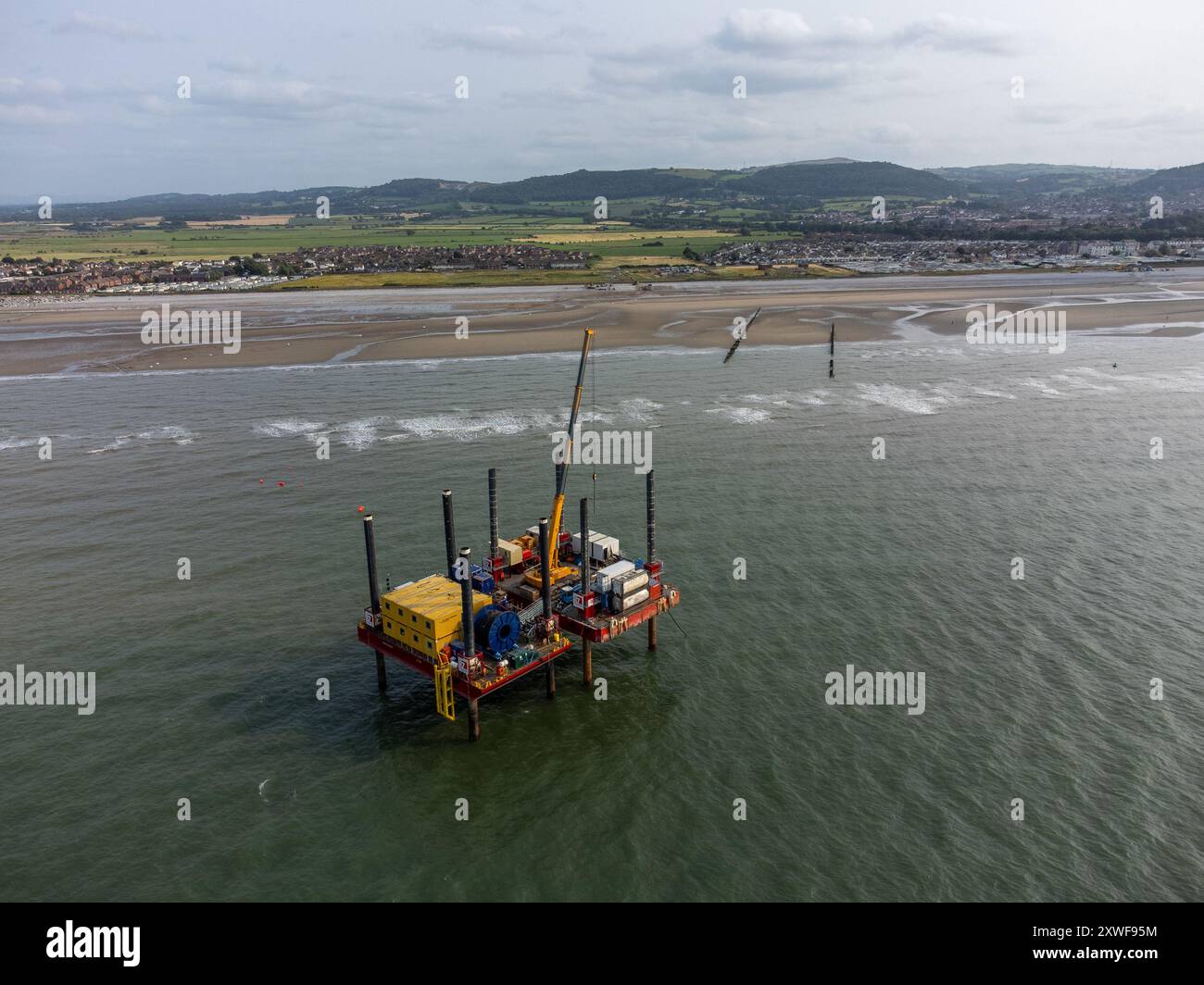 Jack Up Barge Arbeitet Vor Der Küste Von Nordwales Stockfoto