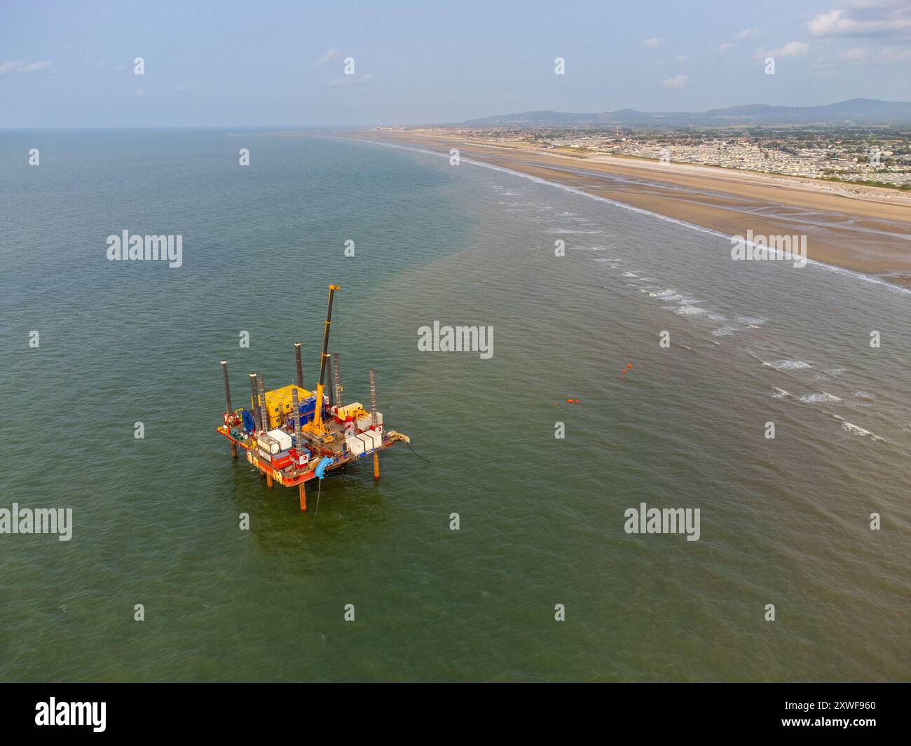 Jack Up Barge Arbeitet Vor Der Küste Von Nordwales Stockfoto