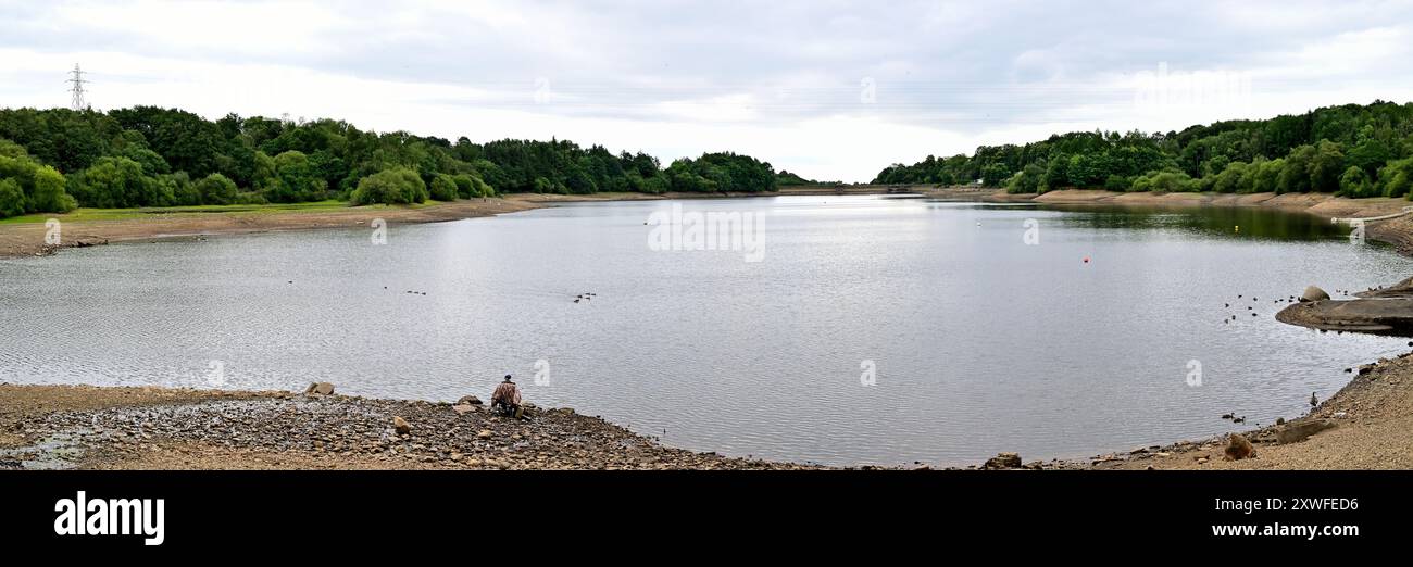 Im Vereinigten Königreich – Niedrigwasserstand im Jumbles Reservoir im August 2024 Stockfoto