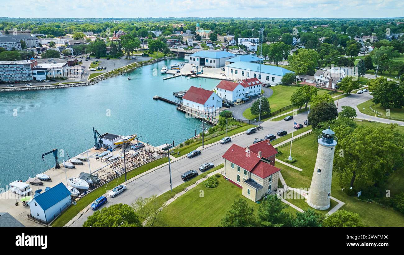 Luftaufnahme der Kenosha Southport Light Station und Marina Stockfoto