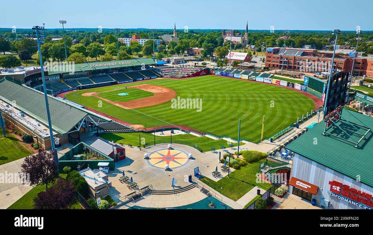 Luftaufnahme von Four Winds Field und South Bend Stadtlandschaft Stockfoto