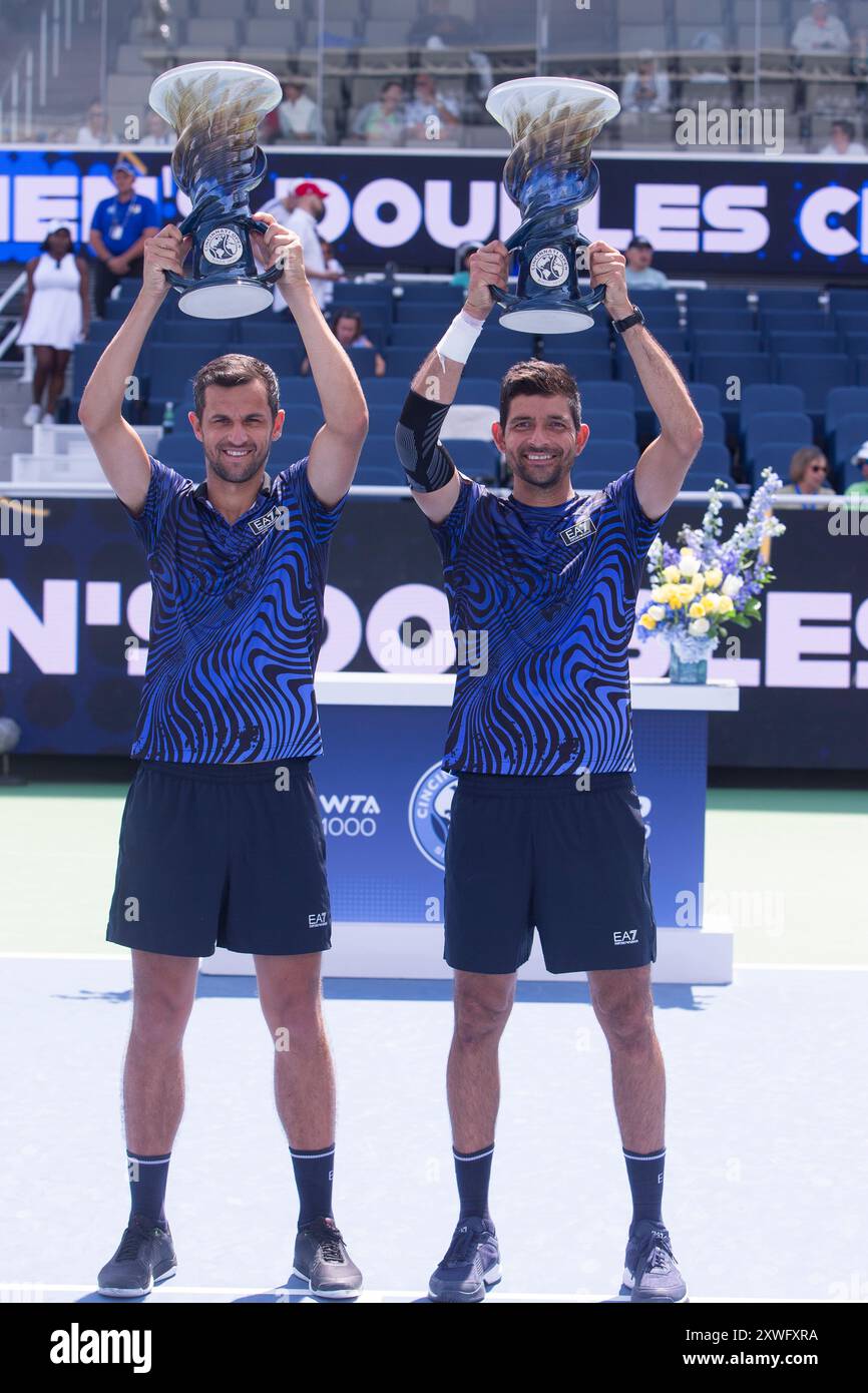 Mason, Oh, USA. August 2024. 2024 Cincinnati Open Tennis, 2024 08 19: Marcelo Arevalo (rechts) und Mate Pavic besiegten Mackenzie McDonald und Alex Michelsen im Doppelspiel der Männer. Foto von Wally Nell/ZUMAPress (Foto: © Wally Nell/ZUMA Press Wire) NUR ZUR REDAKTIONELLEN VERWENDUNG! Nicht für kommerzielle ZWECKE! Quelle: ZUMA Press, Inc./Alamy Live News Stockfoto