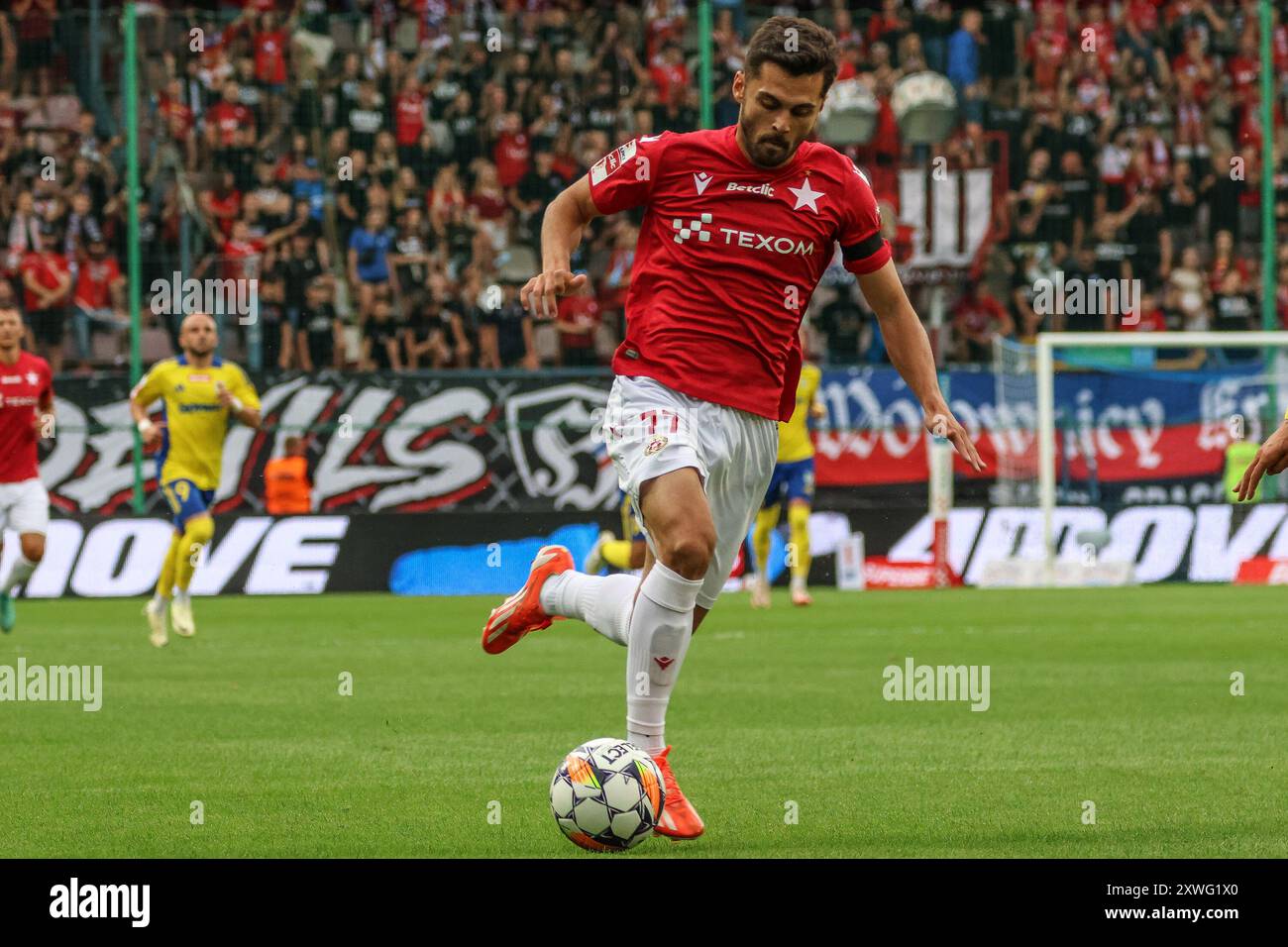 Krakau, Polen. August 2024. Fußball 2024 2025 Betclic 1 Liga Wisla Krakau vs Arka Gdynia op: Angel Baena Credit: Konrad Swierad/Alamy Live News Stockfoto