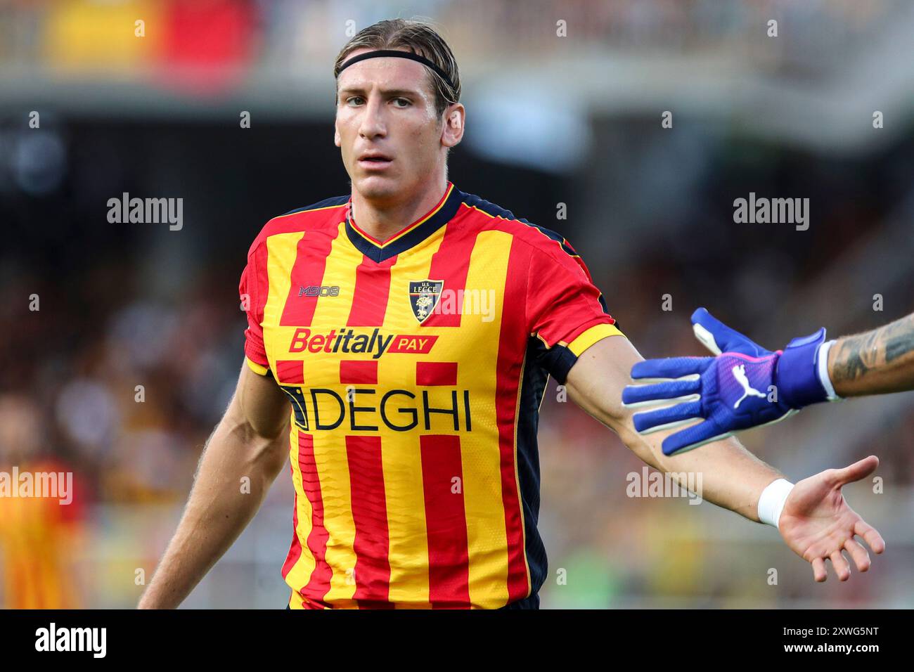 Lecce, Italien. August 2024. Federico Baschirotto von US Lecce während des Fußballspiels der Serie A zwischen US Lecce und Atalanta BC im Stadio Via del Mare in Lecce (Italien), 19. August 2024. Quelle: Insidefoto di andrea staccioli/Alamy Live News Stockfoto