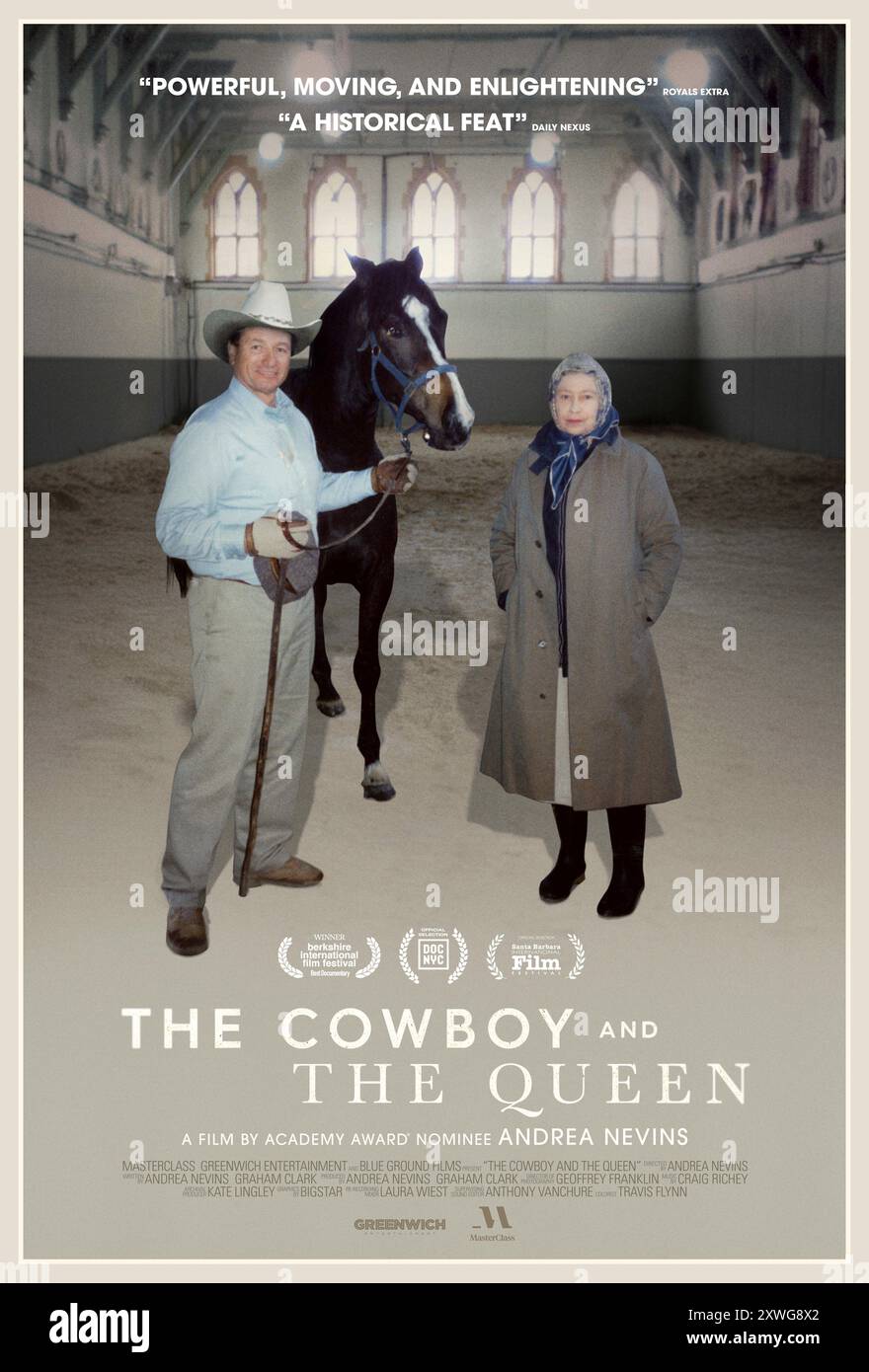 Der Cowboy und die Königin (2023) unter der Regie von Andrea Nevin. Dokumentarfilm über Monty Roberts, eine kalifornische Rodeo-Künstlerin, die eine lange Verbindung zu Königin Elizabeth II. Von England pflegt. US-Poster mit einem Blatt ***NUR FÜR REDAKTIONELLE ZWECKE***. Quelle: BFA / Kino Lorber Stockfoto