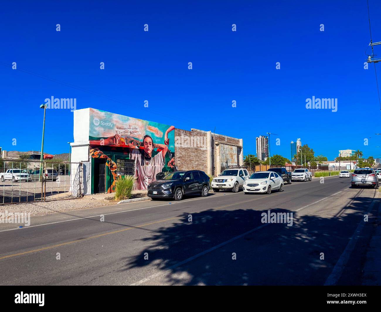 Wandgemälde con la imagen de Nathanael Cano creador de los corridos tumbados en una pared del parque La Ruina que se realizó con apoyo de la App de Música global llamada spotify . Hermosillo Sonora A 26 Septiembre 2023 ( Foto por Norte Photo/Luis Gutiérrez) Stockfoto