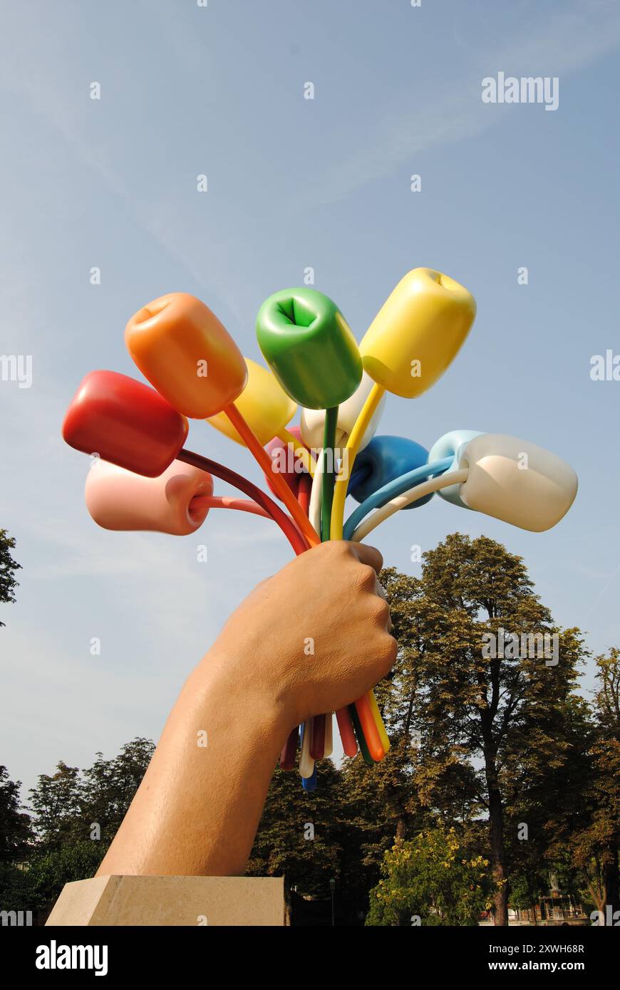 Paris, Frankreich - 19. August 2024: Tulpenstrauß, Skulptur von Jeff Koons Stockfoto