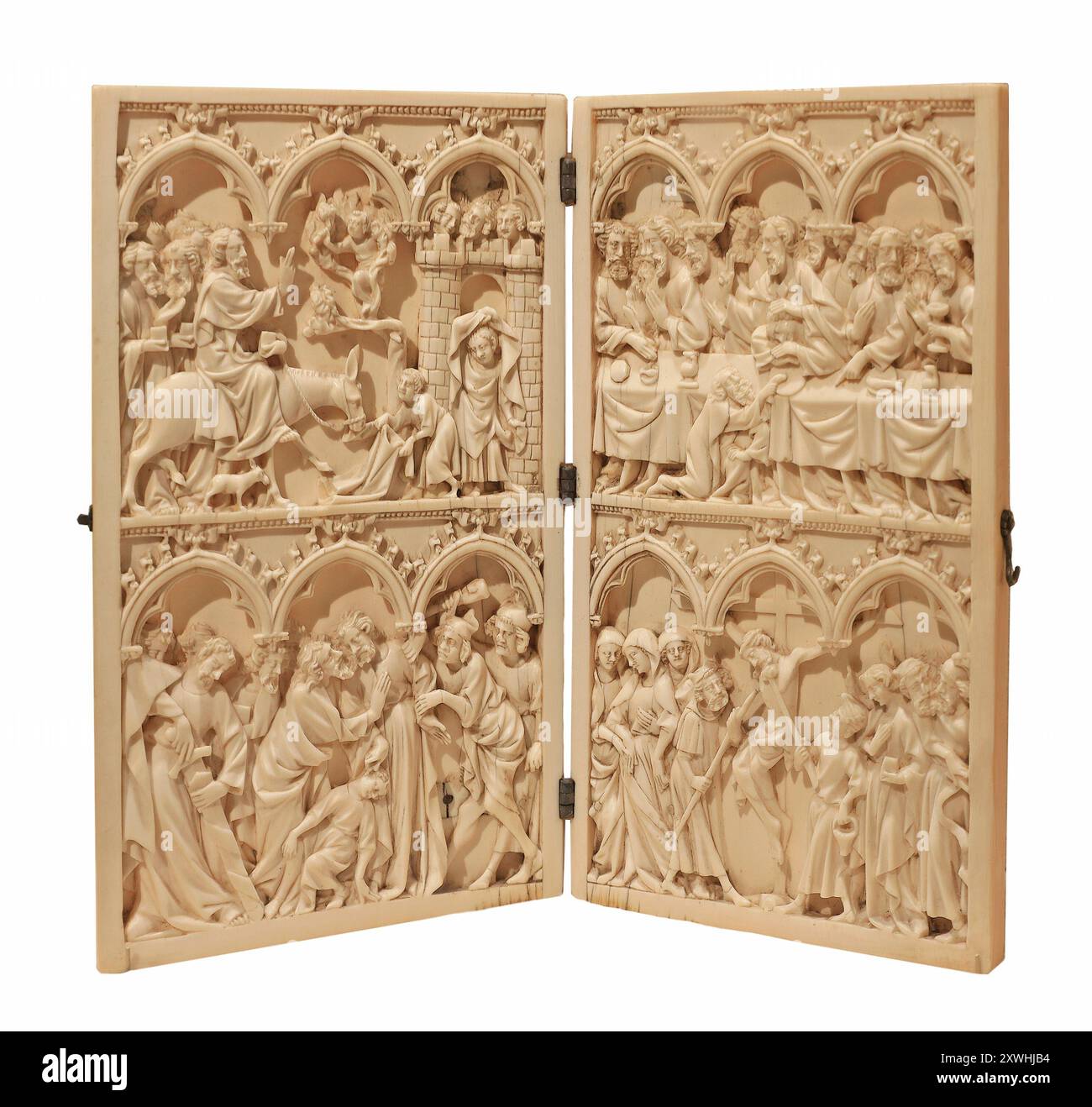 Elfenbeindiptychon-Szenen aus der Passion Christi auf weißem Hintergrund, in Frankreich um 1350 gemeißelt Stockfoto
