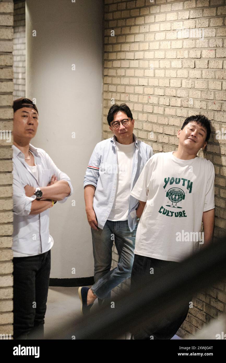 August 2024. Die südkoreanische Sängerin Hyun Jin-Young und die 90er-Gruppe Noise die südkoreanische Sängerin Hyun Jin-Young (R) und die 90er-Gruppe Noise posieren für ein Foto vor einem Interview mit der Yonhap Nachrichtenagentur in Seoul am 13. August 2024. Quelle: Yonhap/Newcom/Alamy Live News Stockfoto