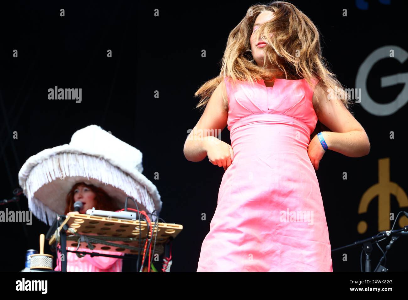 Green man Festival, Brecon Beacons, Wales, Großbritannien. August 2024. Mermaid Chunky beim Green man Festival. Pictured: Mermaid Chunky ist ein audiovisuelles Duo aus Freya Tate und Moina Moin. Hinweis: Nidpor/EMPICS/Alamy Live News Stockfoto