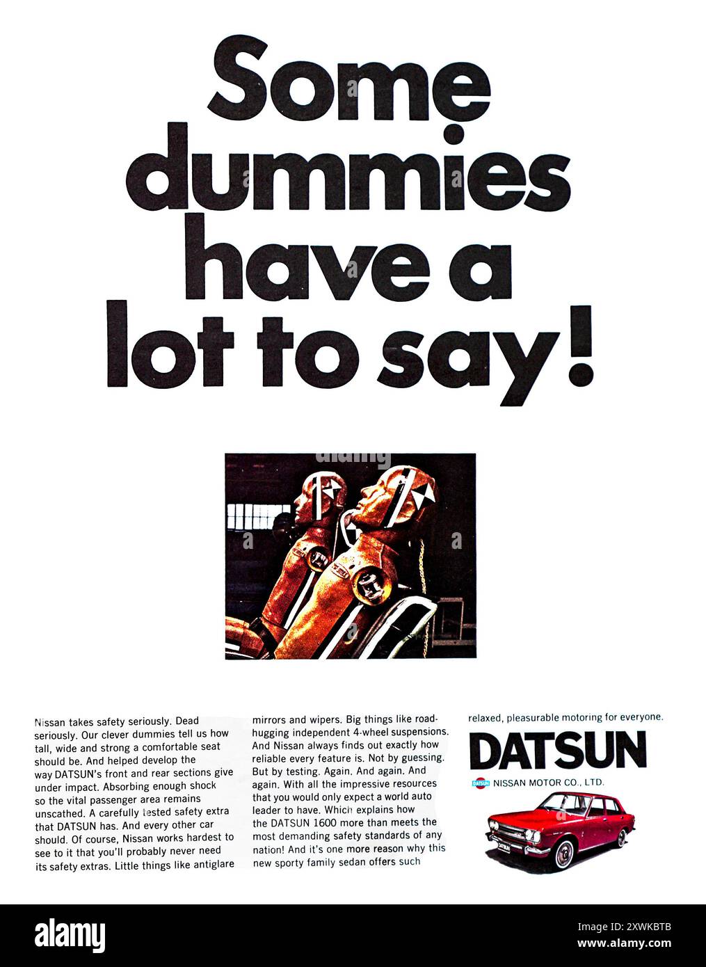 Crashtest-Dummies unterstreichen die Bedeutung der Sicherheit in Autos in dieser Vintage 1969 Werbung für das Nissan Datsun 1600 Auto. Stockfoto