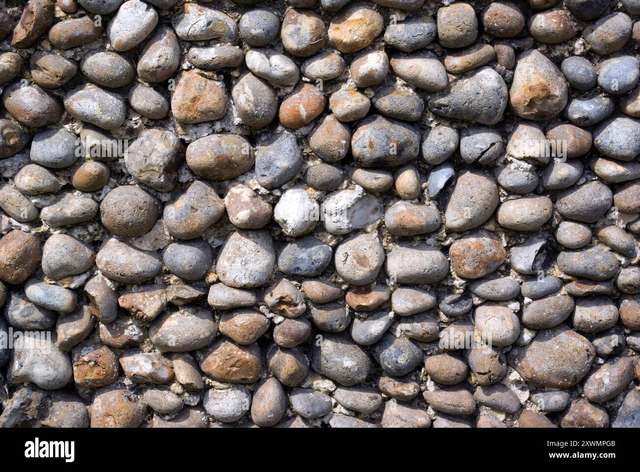 Flint-Pflaster, die benutzt wurden, um eine Mauer zu bauen, Suffolk Stockfoto