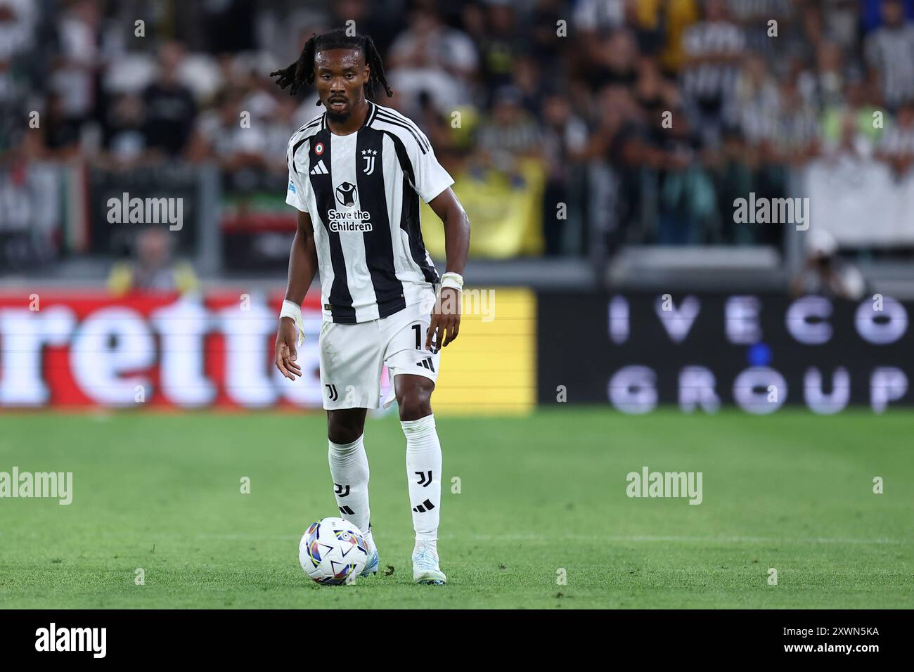 Turin, Italien. August 2024. Khephren Thuram vom Juventus FC in Aktion während des Fußballspiels der Serie A zwischen Juventus FC und Como am 19. August 2024 im Allianz Stadion in Turin. Quelle: Marco Canoniero/Alamy Live News Stockfoto