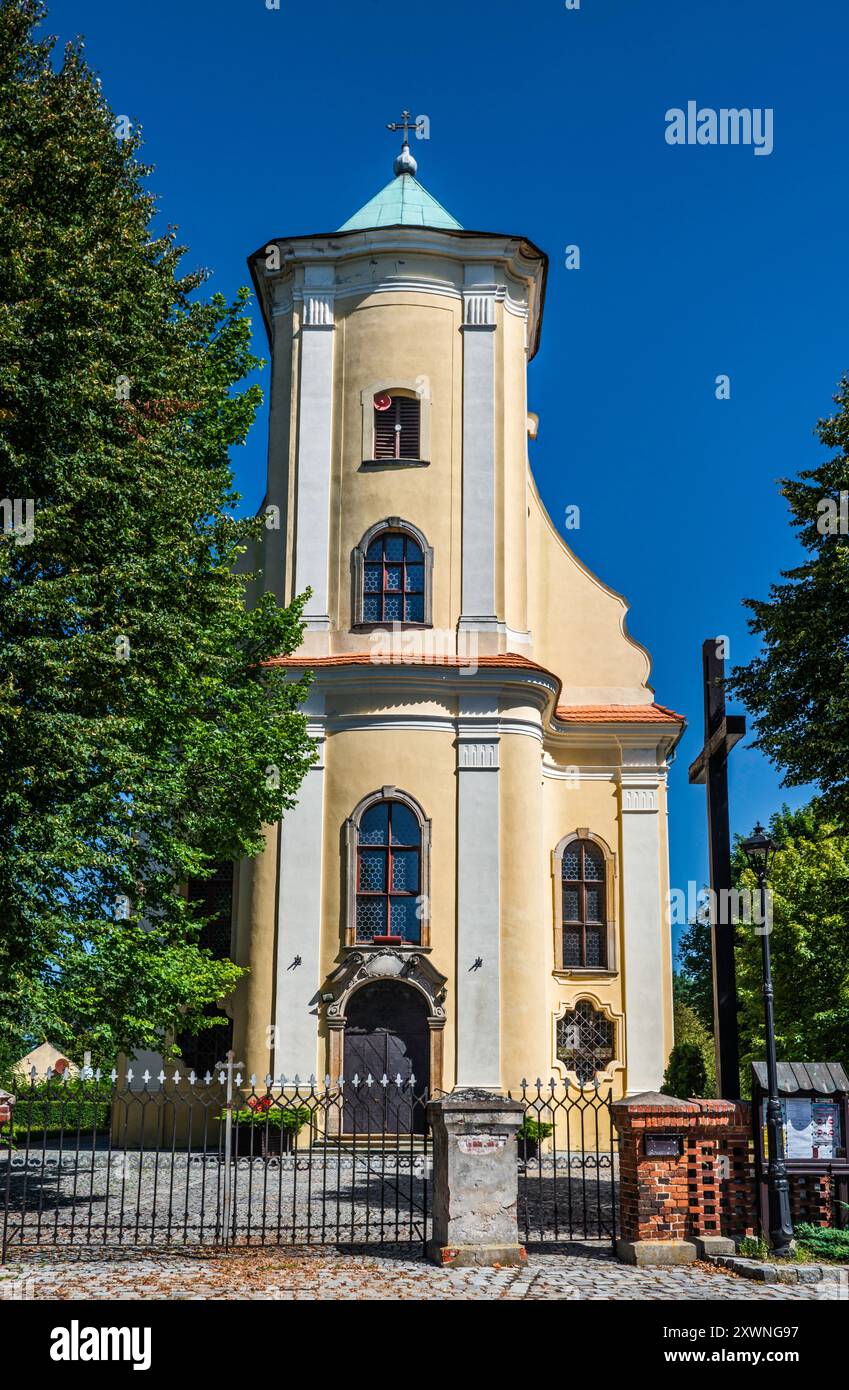 Kirche Saint Charles Borromeo (Carlo Borromeo), 1735, spätbarock, im Dorf Radziądz, Landschaftspark Barycztal, Niederschlesien, Polen Stockfoto